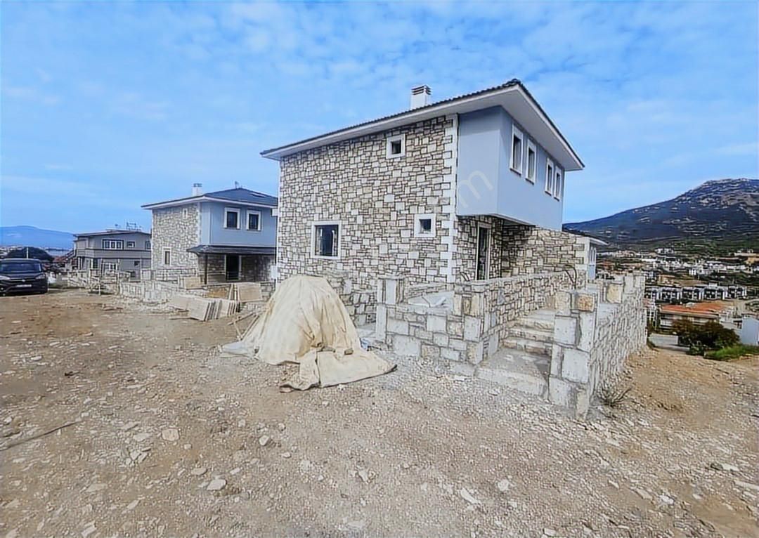 Yeni Foça Narezen'de Denize Yakın Sıfır 3+1 Tripleks Villa - Görsel 5