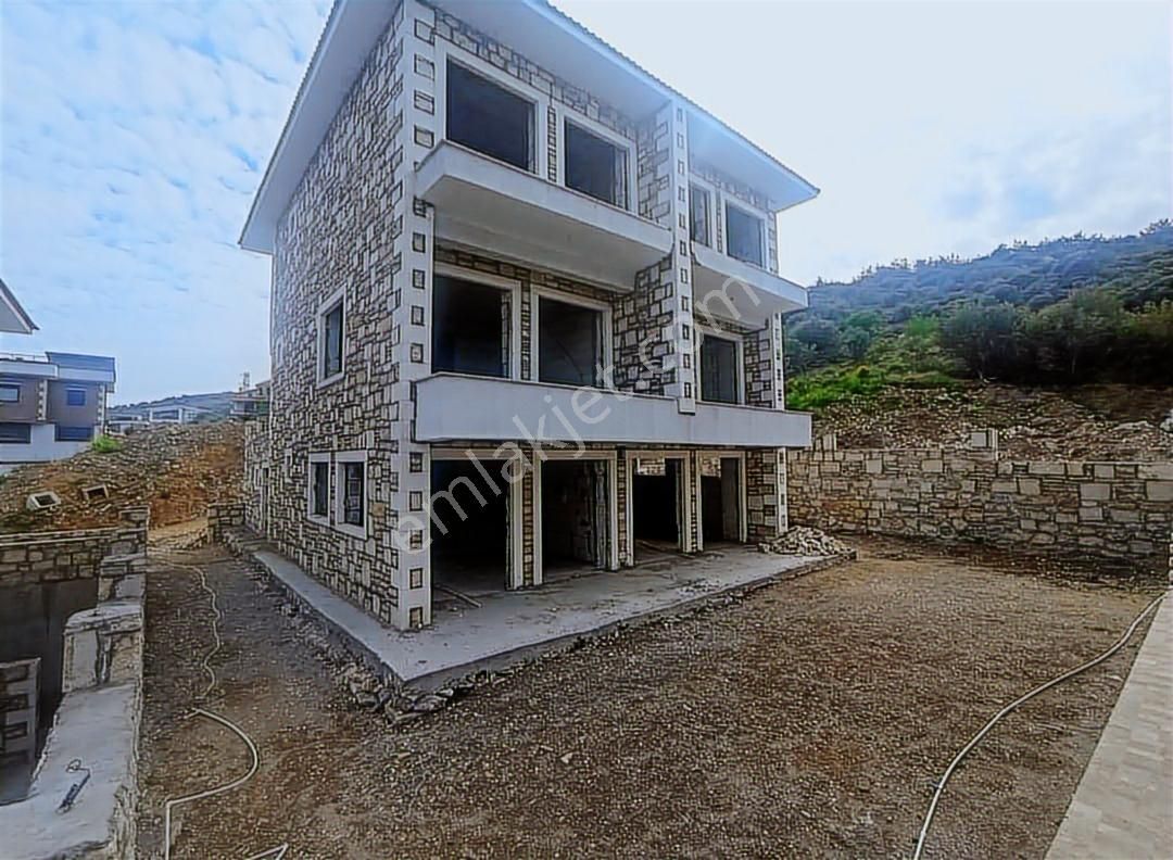 Yeni Foça Narezen'de Denize Yakın Sıfır 3+1 Tripleks Villa - Görsel 14