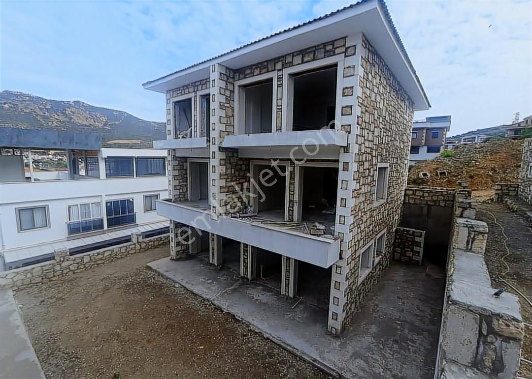 Yeni Foça Narezen'de Denize Yakın Sıfır 3+1 Tripleks Villa - Görsel 11