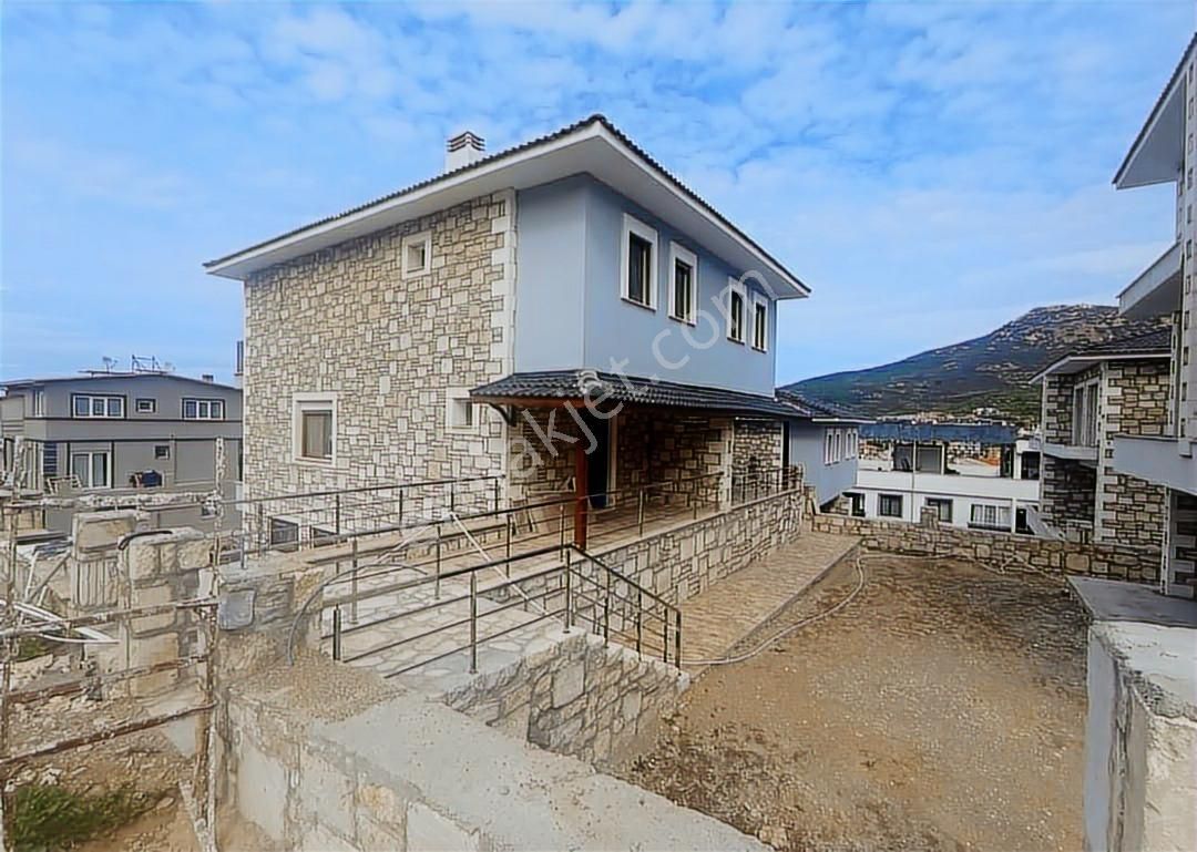 Yeni Foça Narezen'de Denize Yakın Sıfır 3+1 Tripleks Villa - Görsel 6