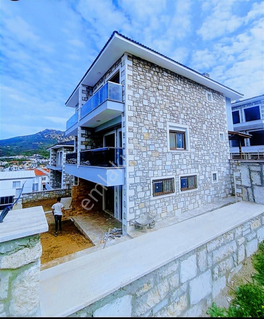 Yeni Foça Narezen'de Denize Yakın Sıfır 3+1 Tripleks Villa - Görsel 10