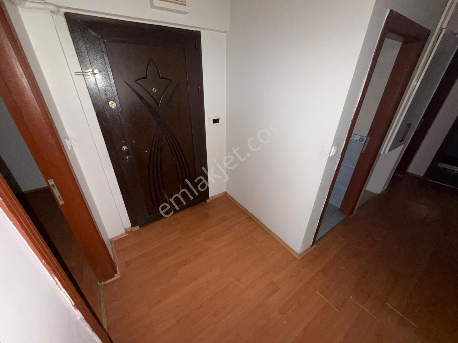 Koza Emlak'tan Piyade Mahalesinde Gömüsüz Bağımsız 3+1 Satılık Daire