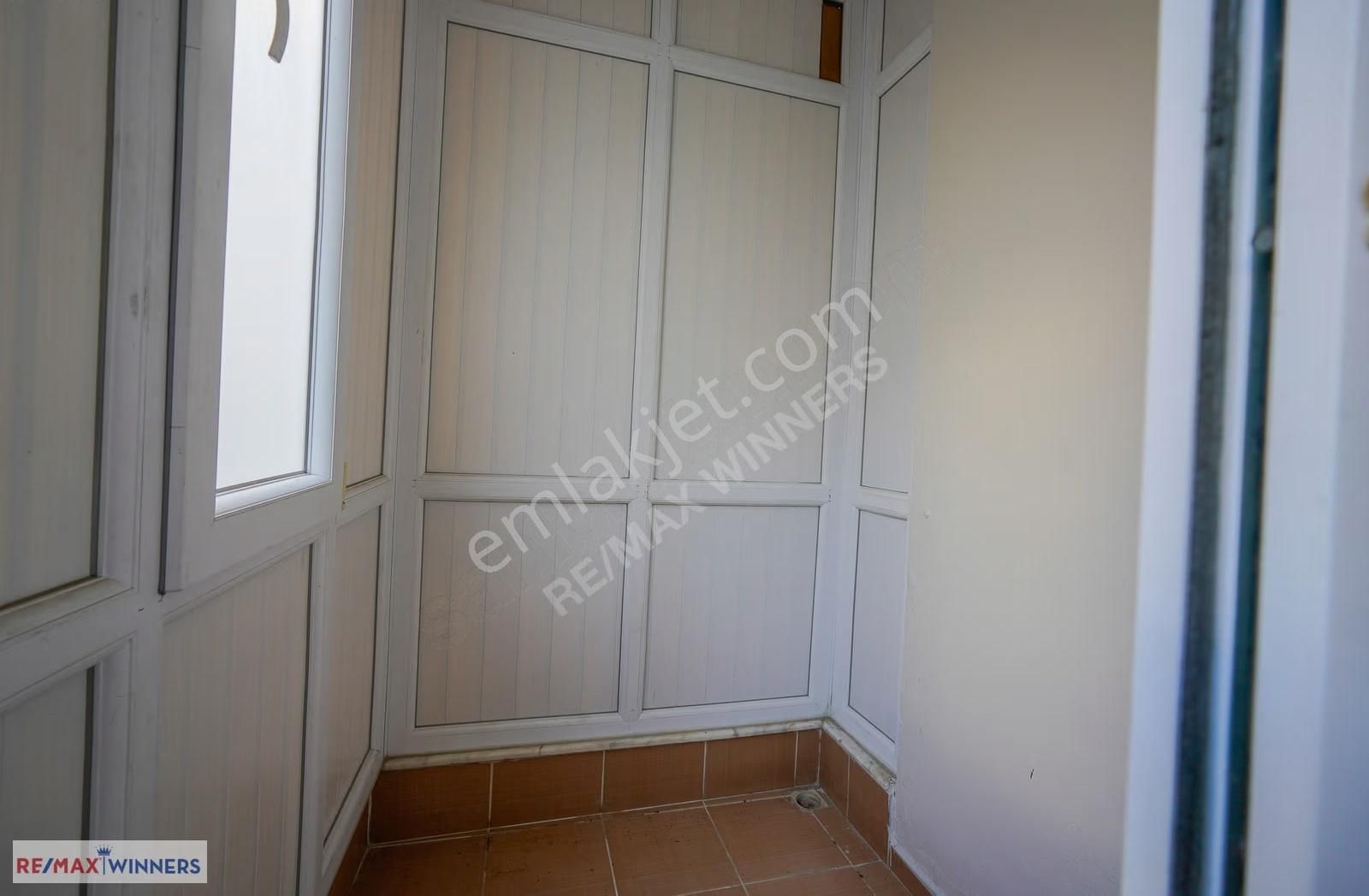 Fabrikalar Mahallesinde Kiralık 2+1 Daire Merkezi Konumda - Görsel 20