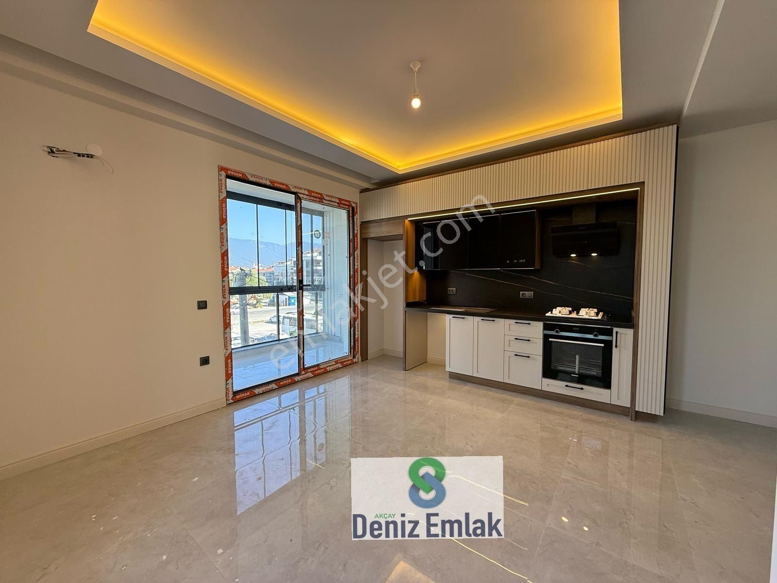 Denizden Akçayda Denize 50 M Mesafede Satılık 2+1 Daire.