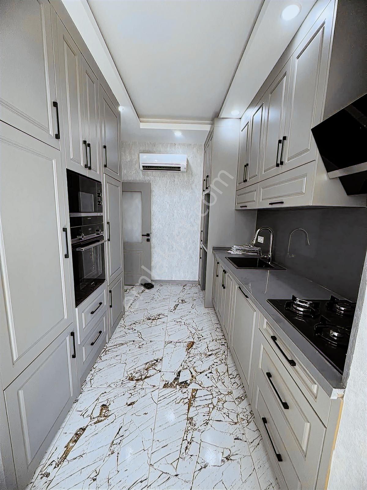 Aksu Altıntaş Cadde Üzerinde 2+1 Ayrı Mutfaklı Havuzlu