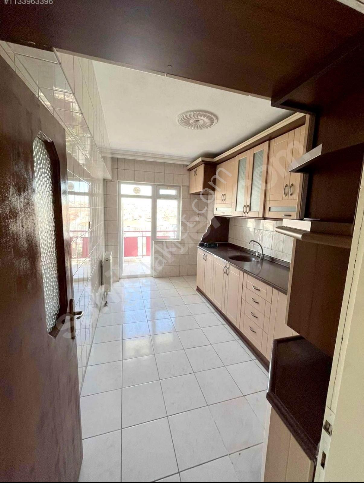 Emre Emlaktan Ahi Mesut Bulvarı Yakını Hürriyet Caddesi Üzerinde **boş** Satılık 3+1 Daire - Görsel 2