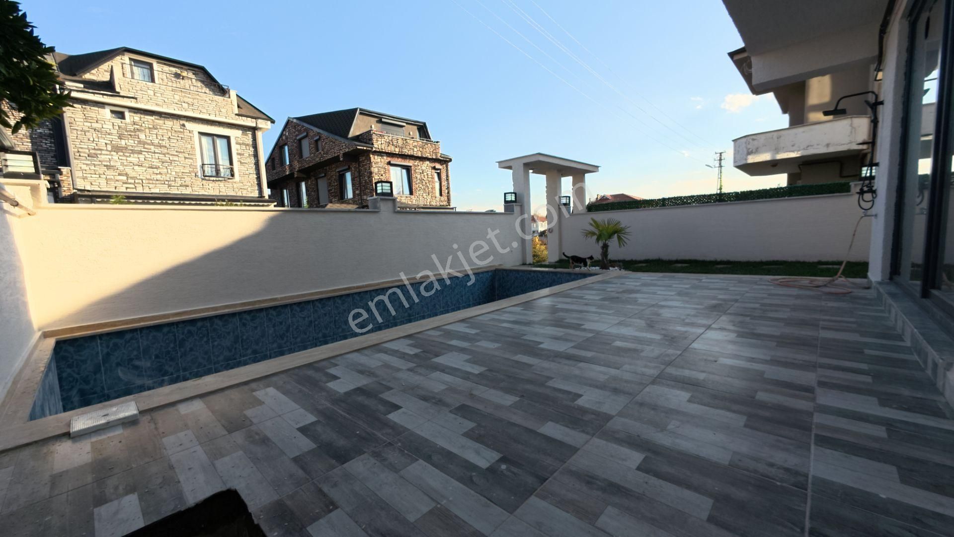 Sakarya Kocaali'de Müstakil Havuzlu 3+1 Modern Villa - Görsel 8