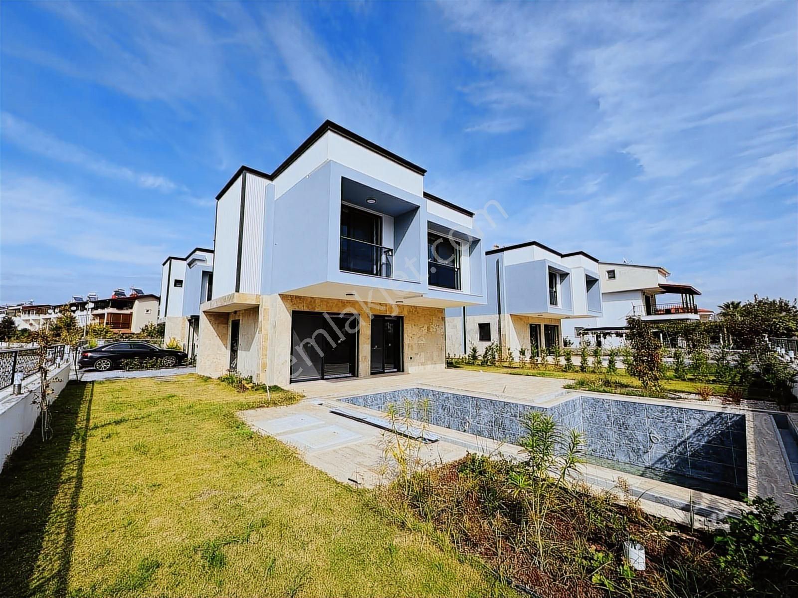 Güzelçamlı'da Denize 250 Mt Tek Müstakil Özel Havuzlu 3+1 Villa