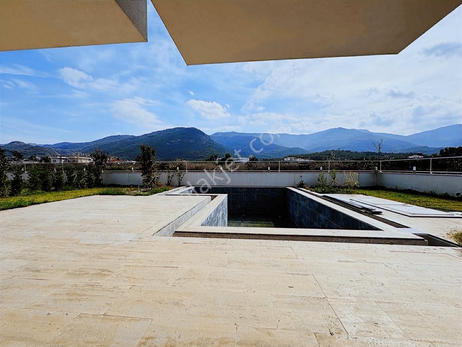 Güzelçamlı'da Denize 250 Mt Tek Müstakil Özel Havuzlu 3+1 Villa - Görsel 16