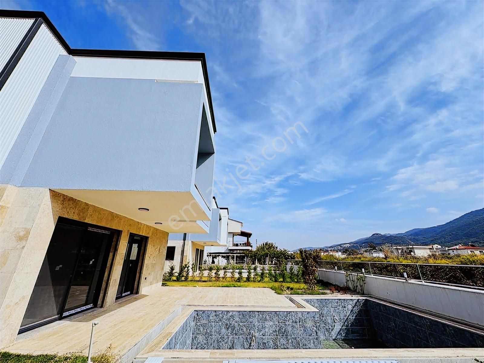 Güzelçamlı'da Denize 250 Mt Tek Müstakil Özel Havuzlu 3+1 Villa - Görsel 8