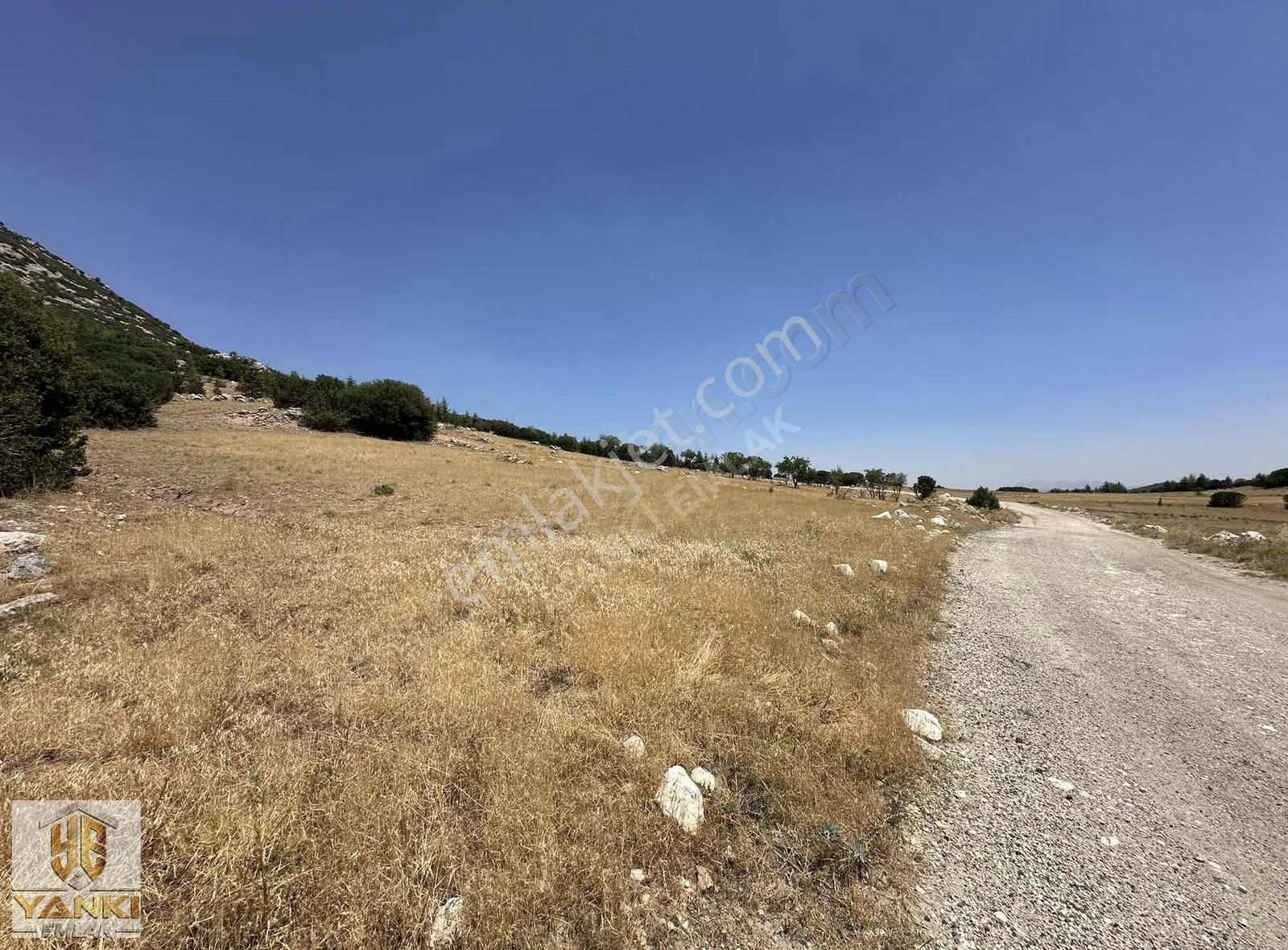 Pazarlıklı Acill Göl Manzaralı Yolu Üzeri 1.400 M2 Hobi Bahçesi