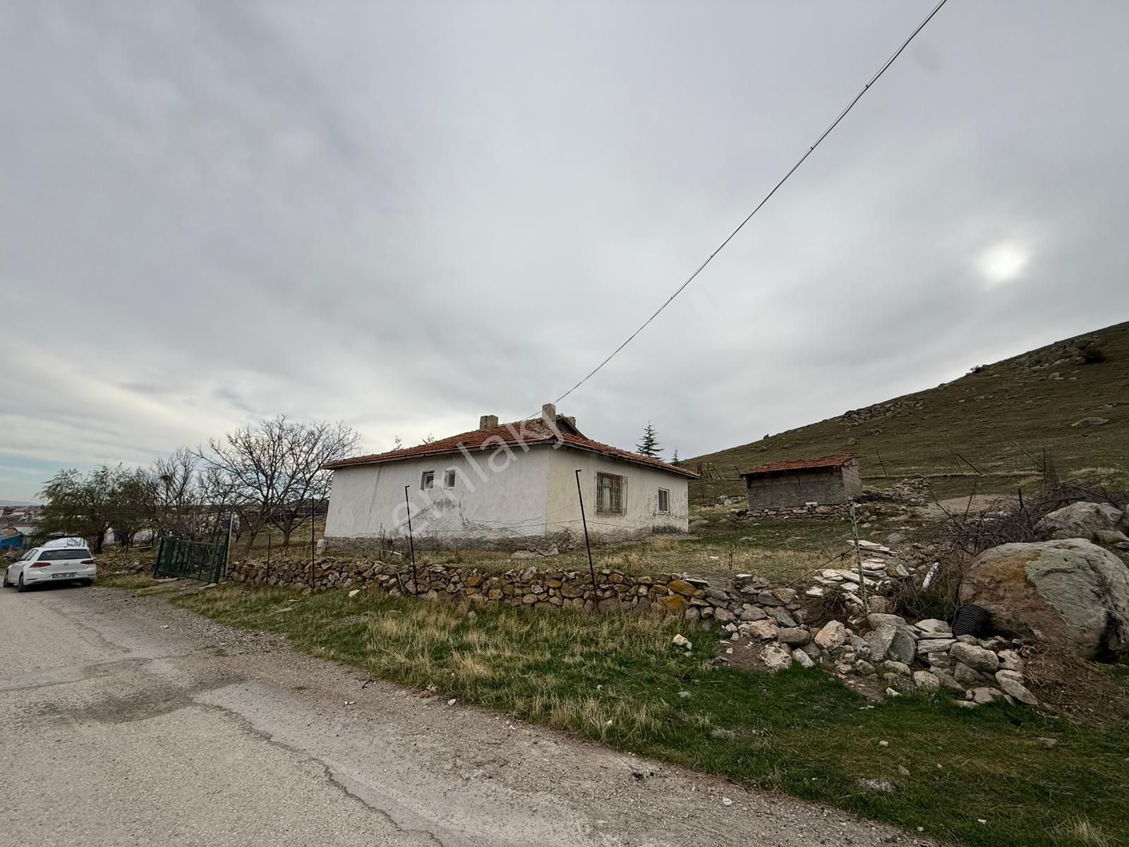 Ankara Gölbaşı Oyaca Da Satılık 2000 Dönüm 12 Metre Arsa Ve İçin De Ev