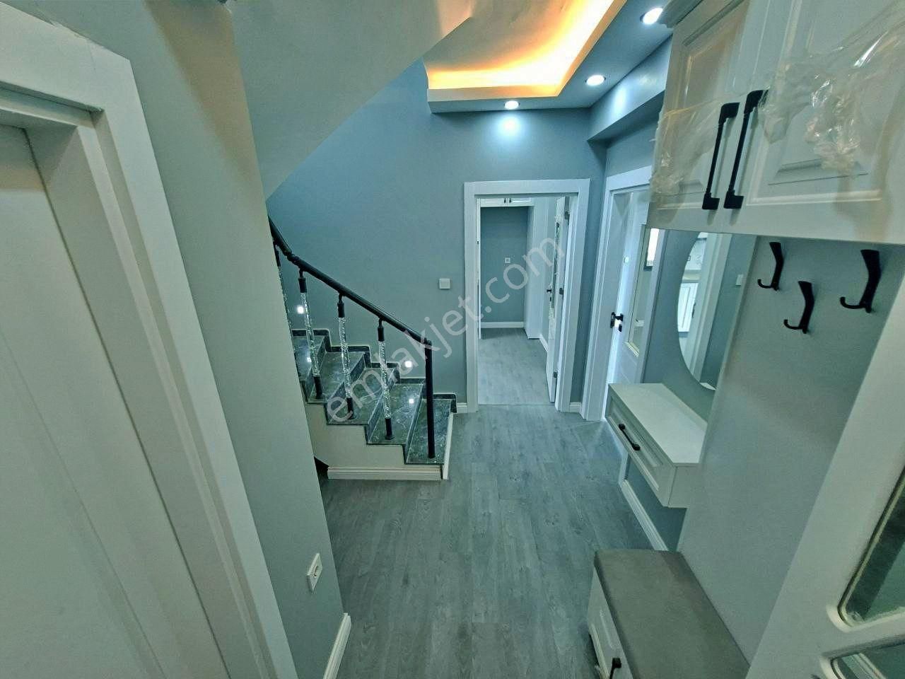 Uytundan Edremit Kadıköyde Özel Otoparklı Sıfır 3+1 Lüks Villa - Görsel 10