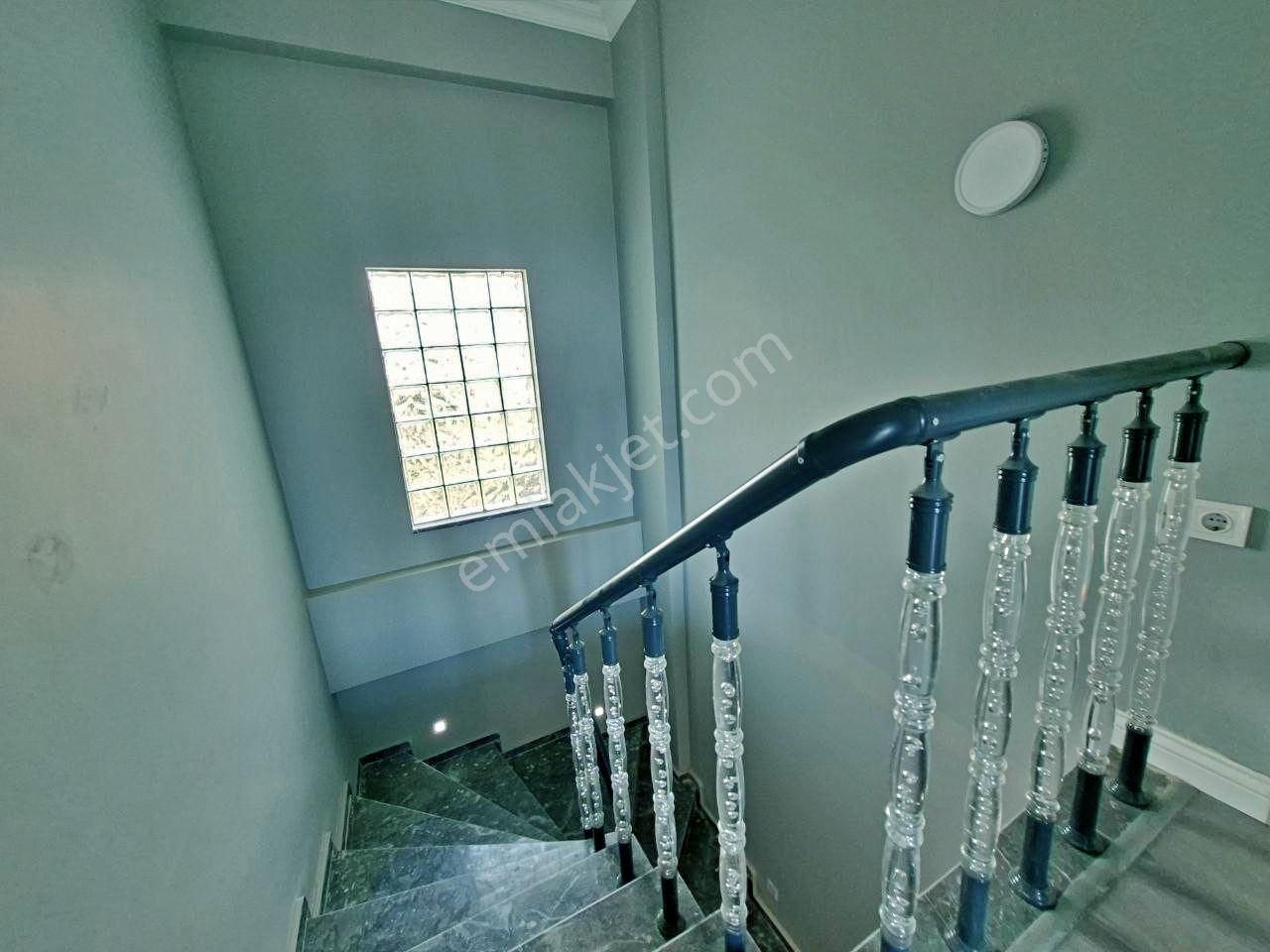 Uytundan Edremit Kadıköyde Özel Otoparklı Sıfır 3+1 Lüks Villa - Görsel 18