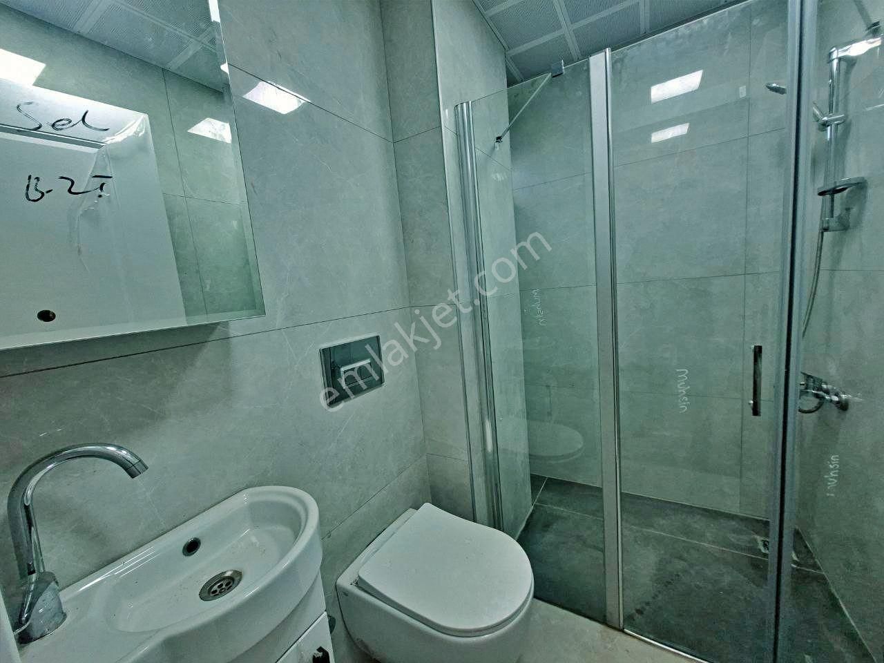 Uytundan Edremit Kadıköyde Özel Otoparklı Sıfır 3+1 Lüks Villa - Görsel 32