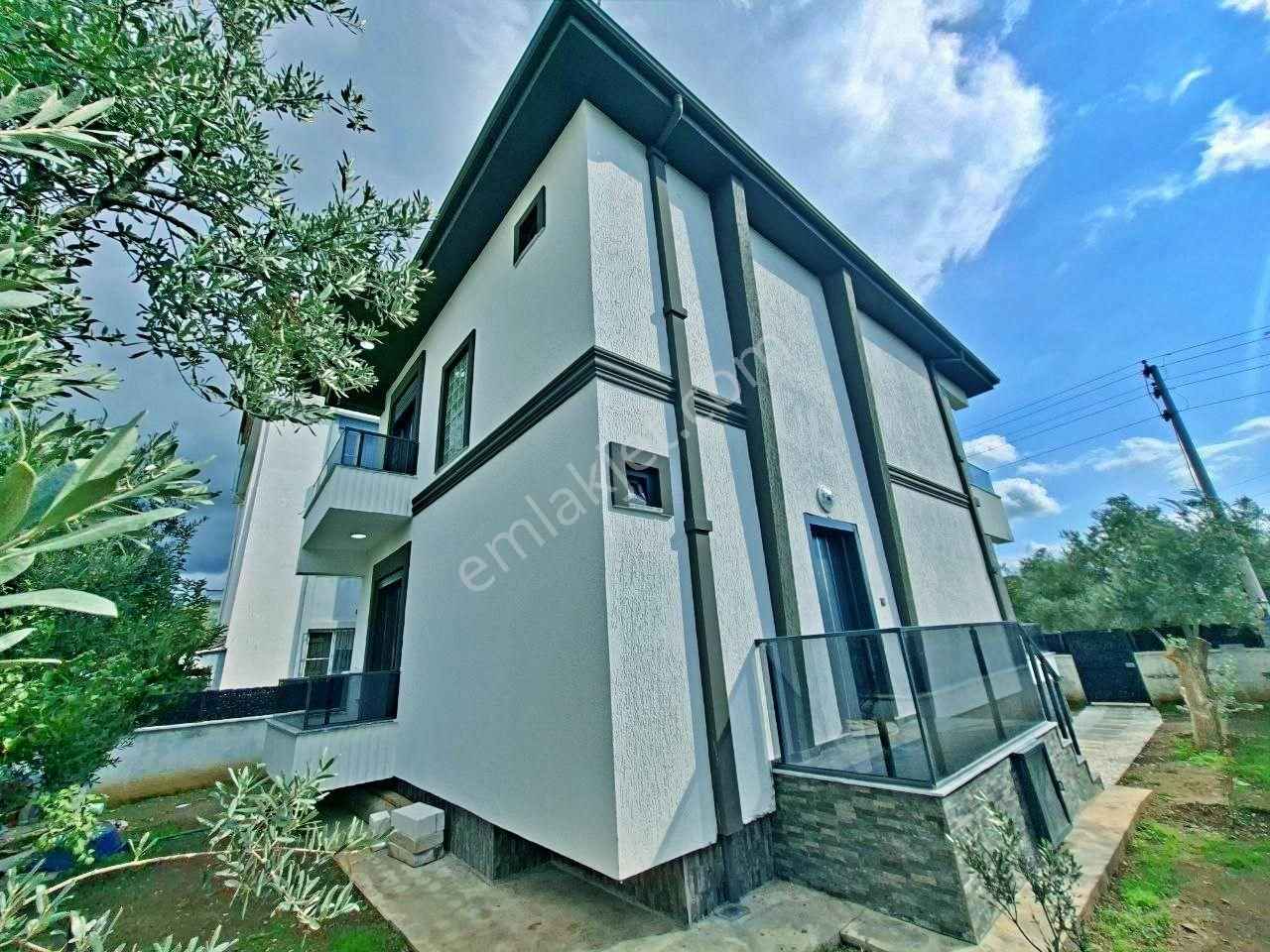 Uytundan Edremit Kadıköyde Özel Otoparklı Sıfır 3+1 Lüks Villa - Görsel 16