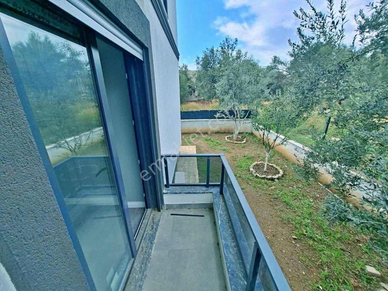 Uytundan Edremit Kadıköyde Özel Otoparklı Sıfır 3+1 Lüks Villa - Görsel 14