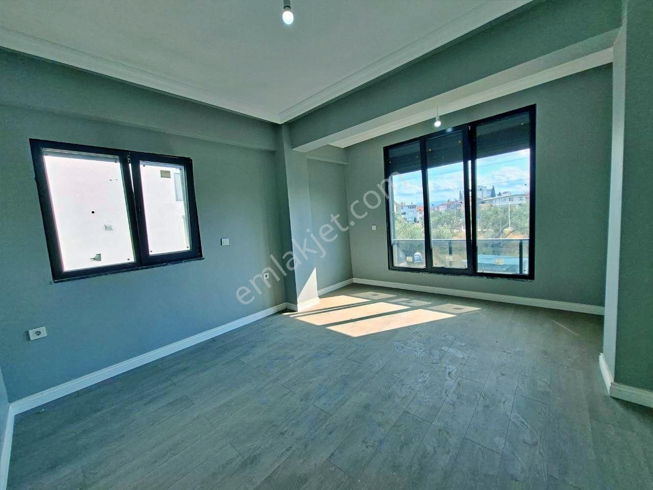 Uytundan Edremit Kadıköyde Özel Otoparklı Sıfır 3+1 Lüks Villa - Görsel 9