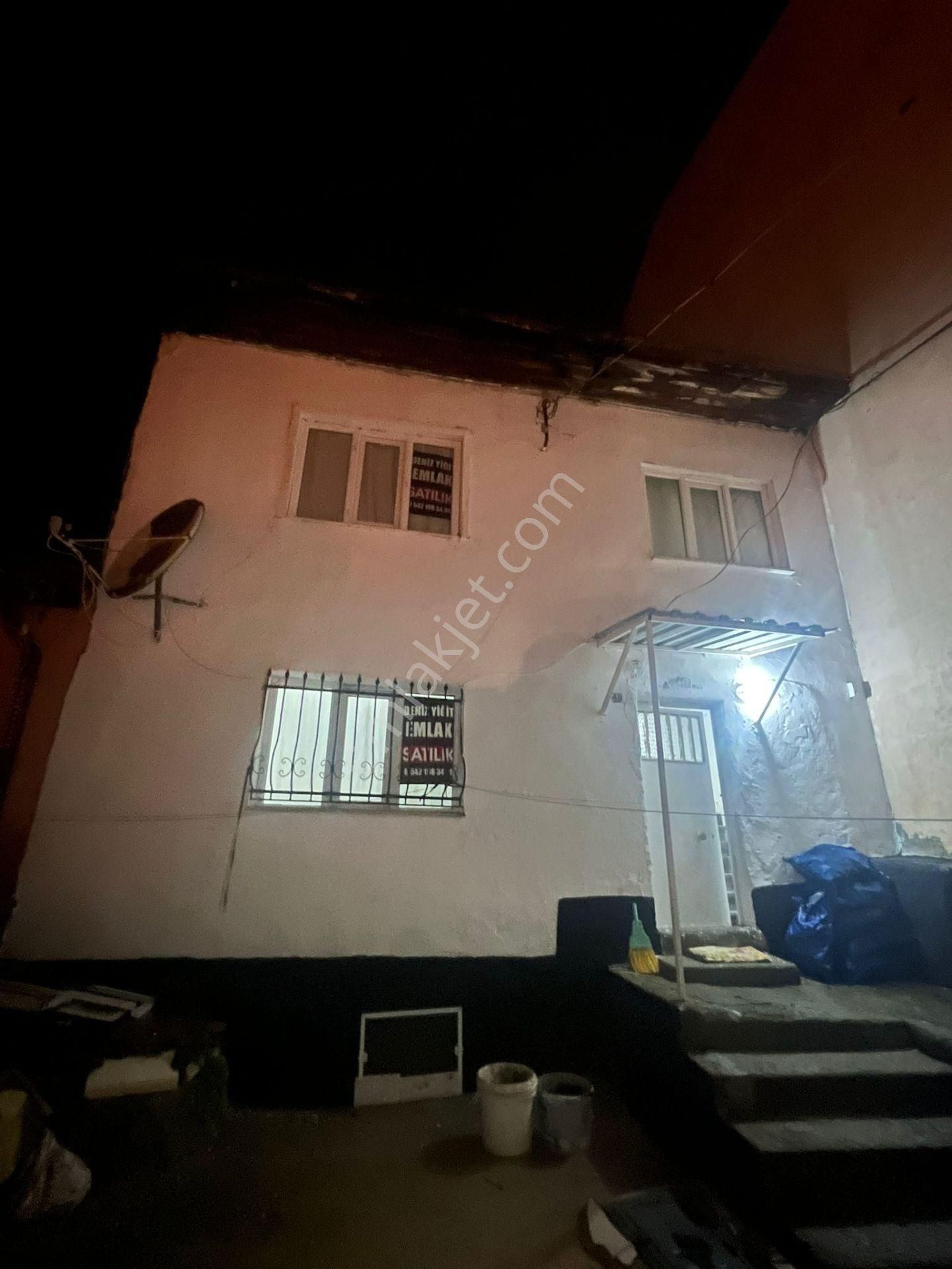 Deniz Yiğit Emlak'tan Mecidiye Mahallesinde Satılık 2 Katlı Bahçeli Müstakil Ev - Görsel 4