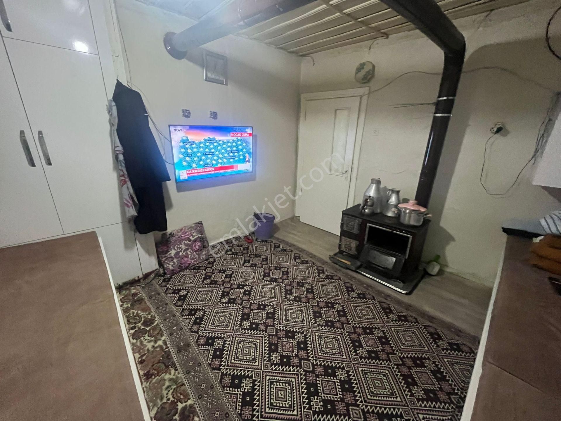 Deniz Yiğit Emlak'tan Mecidiye Mahallesinde Satılık 2 Katlı Bahçeli Müstakil Ev - Görsel 5