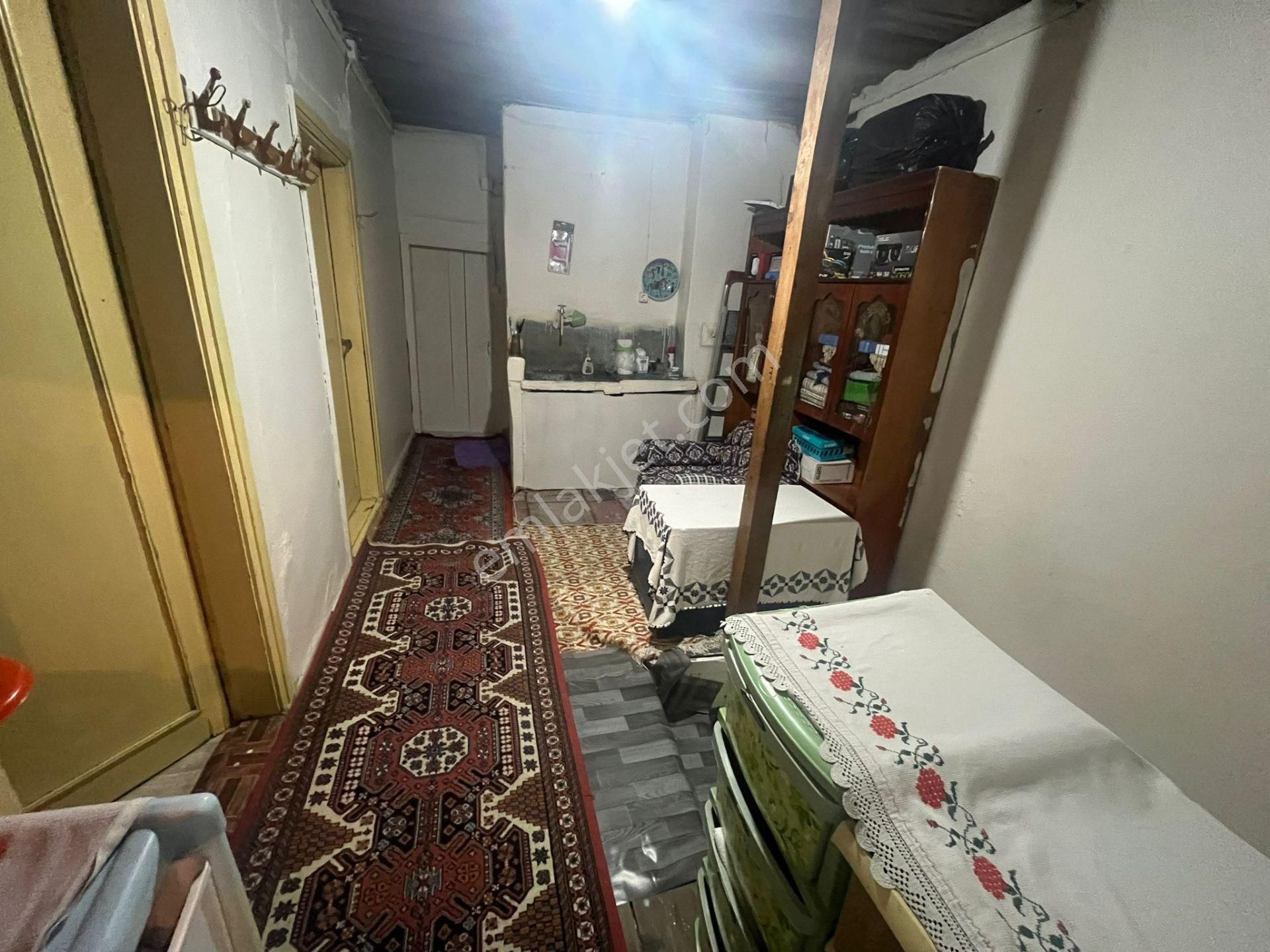 Deniz Yiğit Emlak'tan Mecidiye Mahallesinde Satılık 2 Katlı Bahçeli Müstakil Ev - Görsel 17