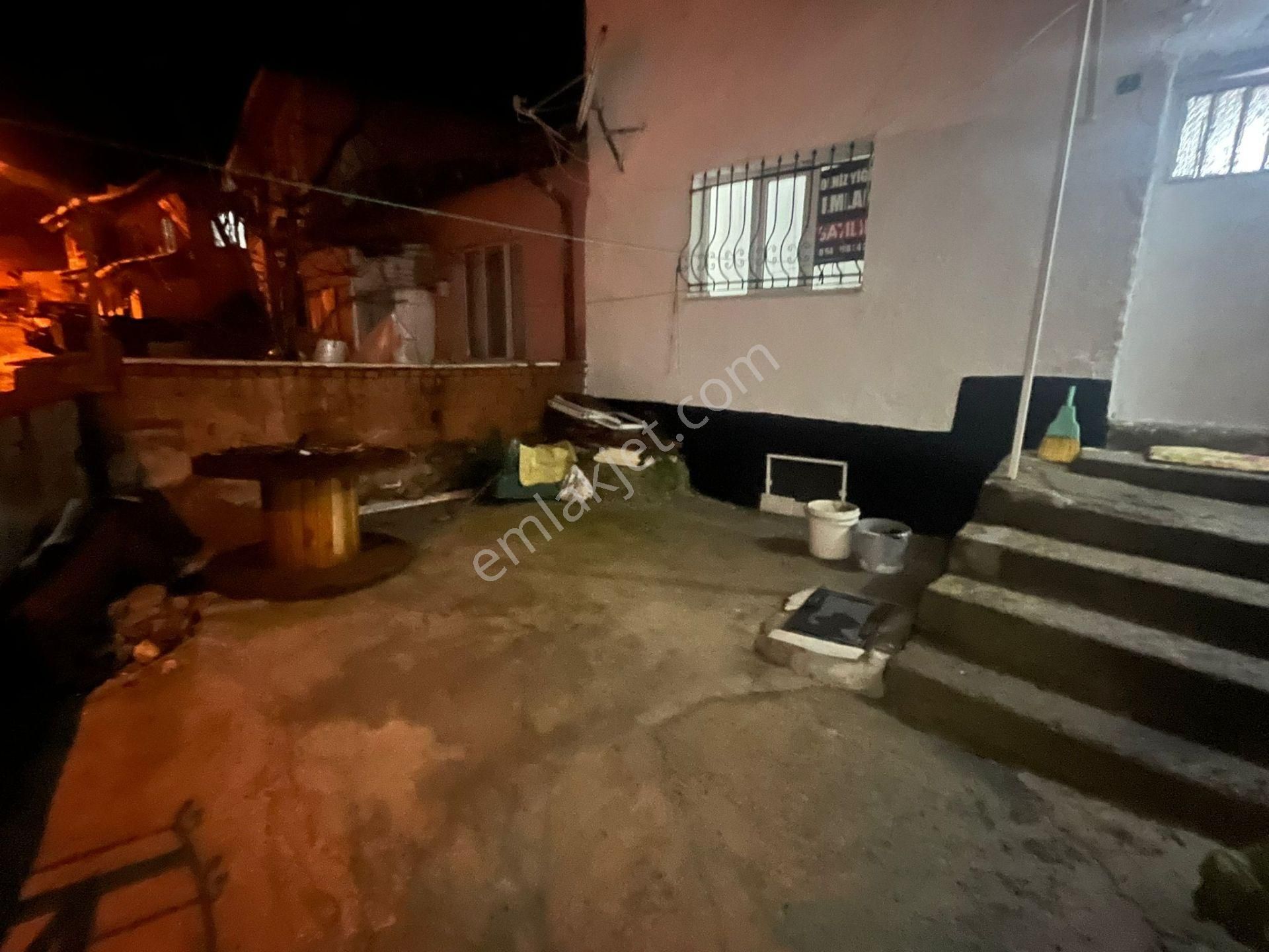 Deniz Yiğit Emlak'tan Mecidiye Mahallesinde Satılık 2 Katlı Bahçeli Müstakil Ev - Görsel 3