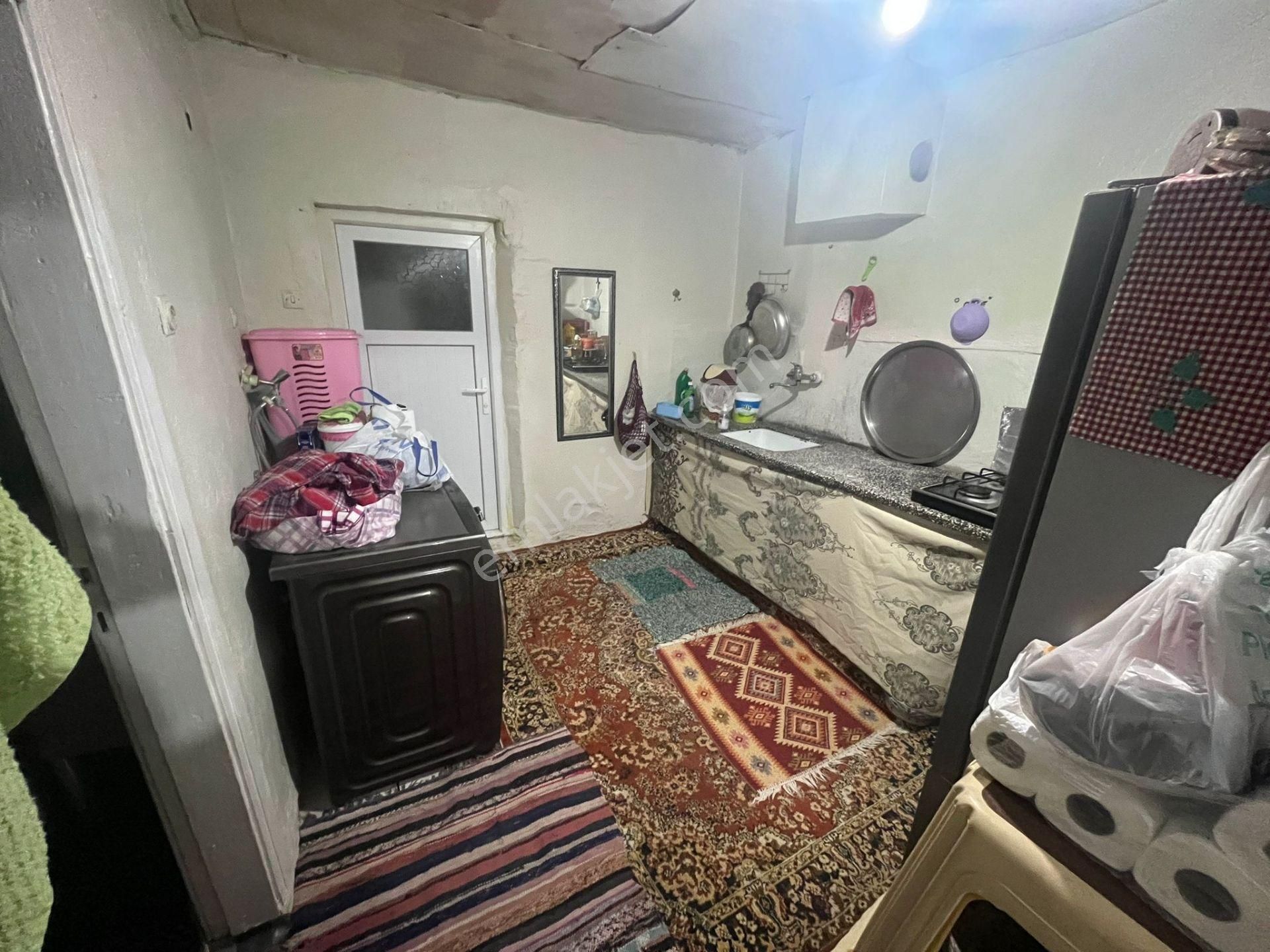 Deniz Yiğit Emlak'tan Mecidiye Mahallesinde Satılık 2 Katlı Bahçeli Müstakil Ev - Görsel 8