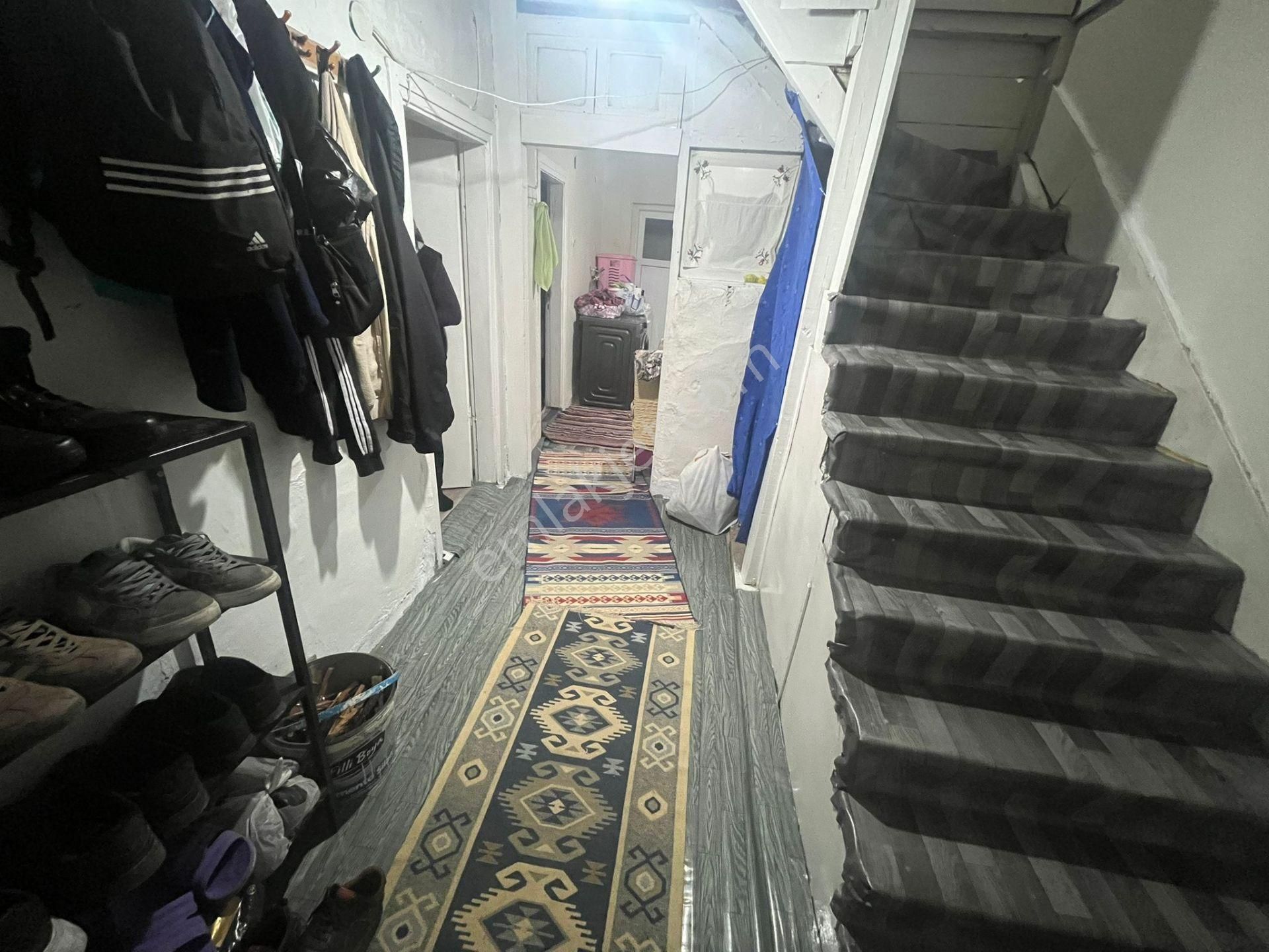 Deniz Yiğit Emlak'tan Mecidiye Mahallesinde Satılık 2 Katlı Bahçeli Müstakil Ev - Görsel 9