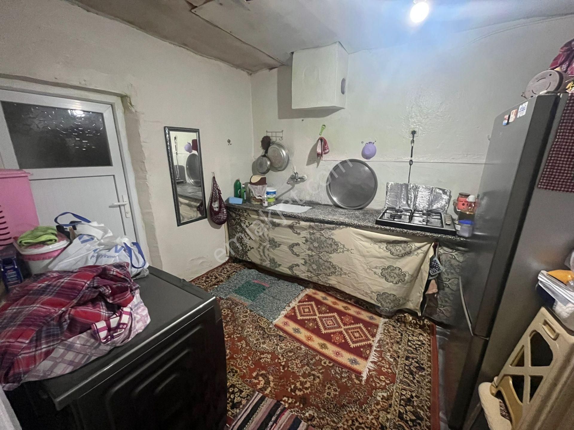 Deniz Yiğit Emlak'tan Mecidiye Mahallesinde Satılık 2 Katlı Bahçeli Müstakil Ev - Görsel 11