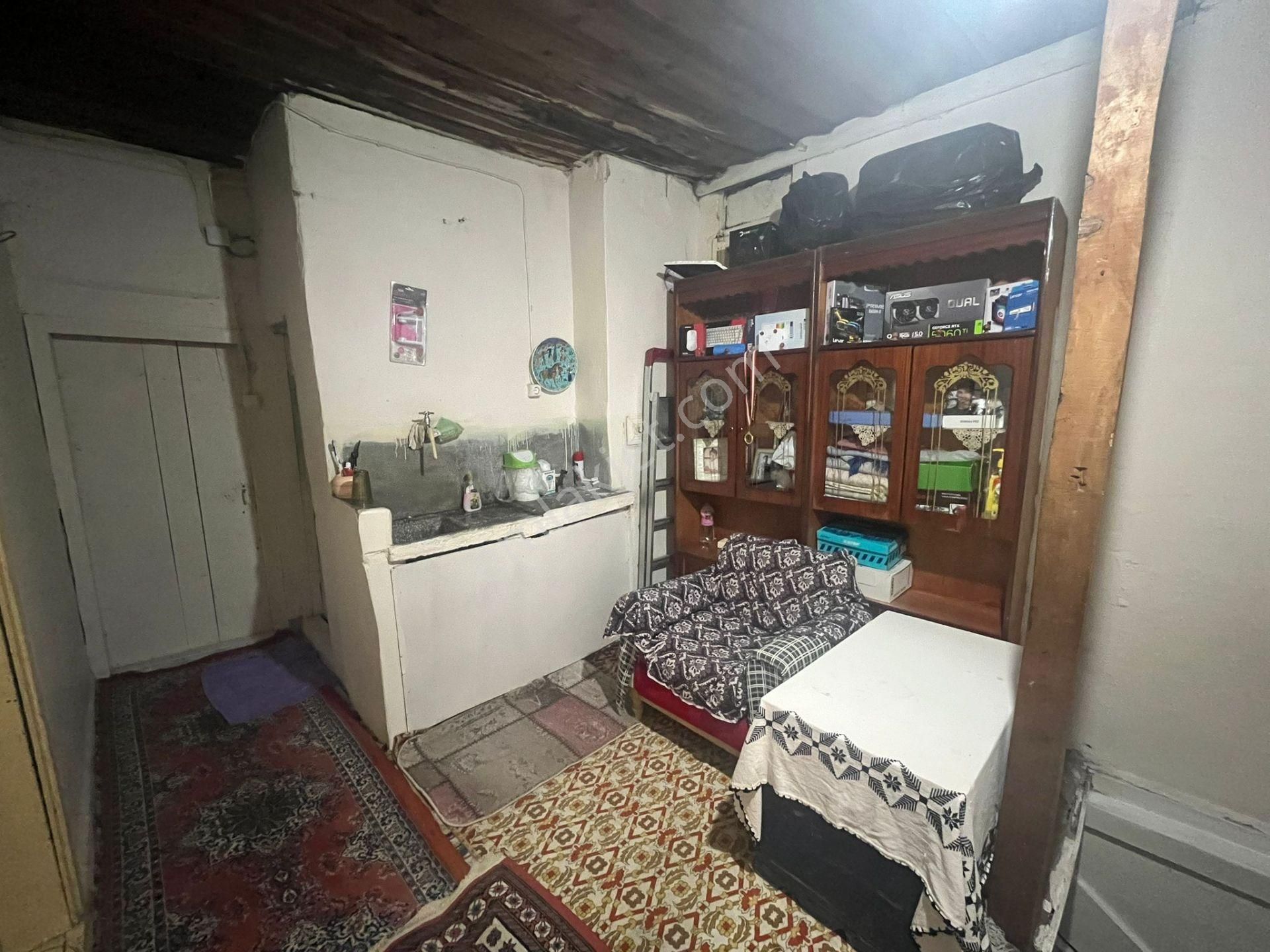 Deniz Yiğit Emlak'tan Mecidiye Mahallesinde Satılık 2 Katlı Bahçeli Müstakil Ev - Görsel 18