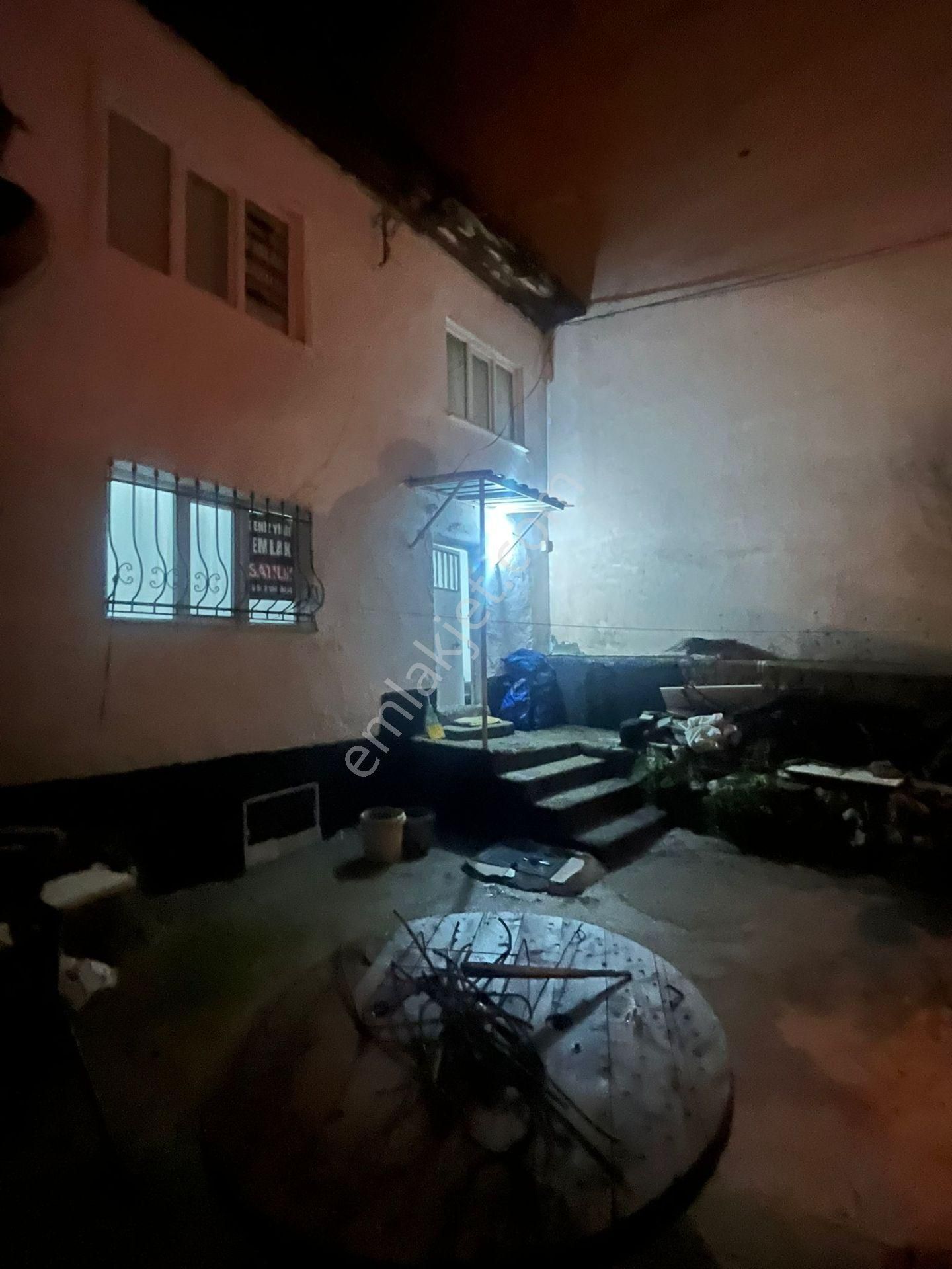 Deniz Yiğit Emlak'tan Mecidiye Mahallesinde Satılık 2 Katlı Bahçeli Müstakil Ev - Görsel 2