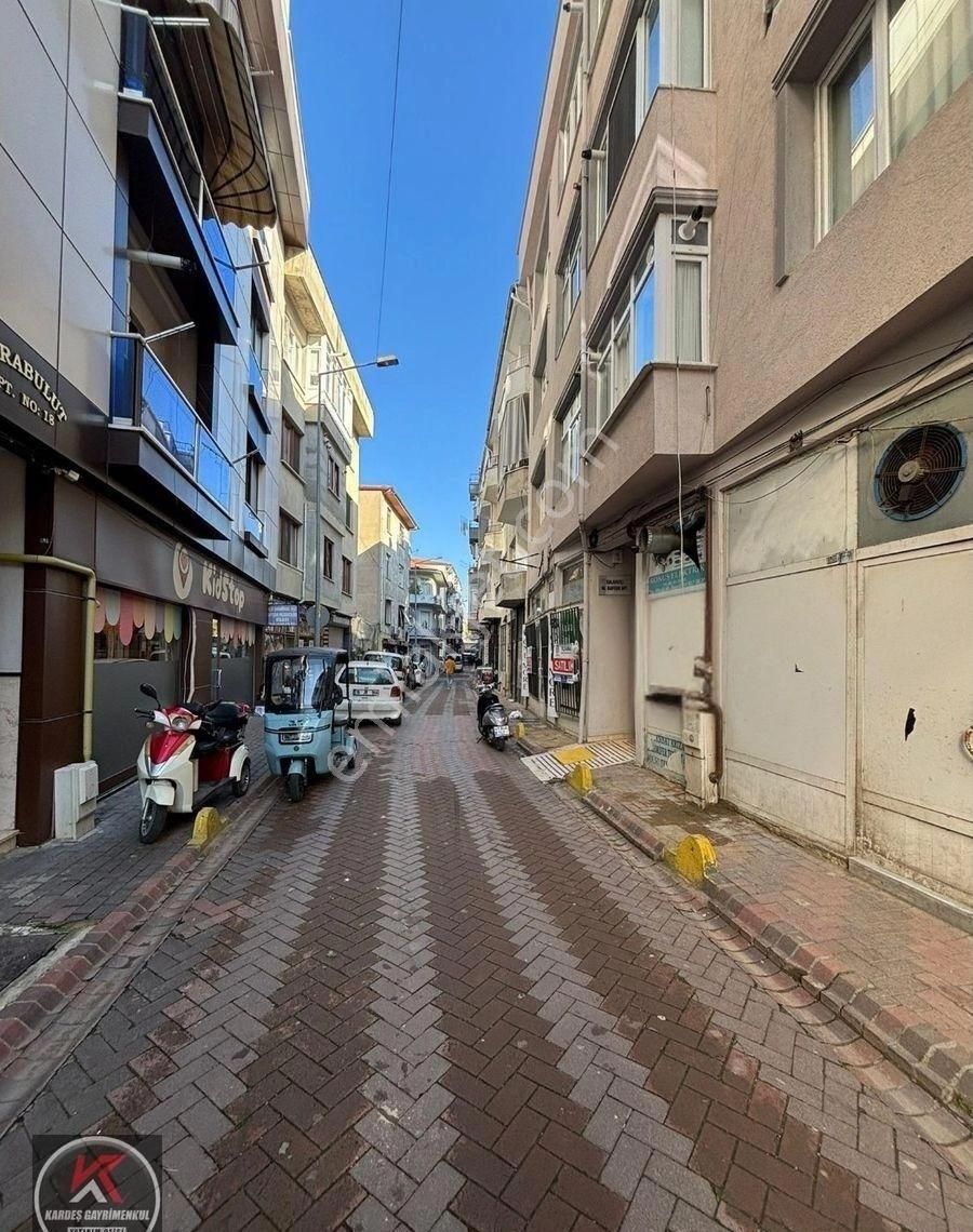 Merkezde Kaçırılmayacak Fırsat ! 4 Temmuz Mahallesi’nde 100 M² Geniş Vitrinli Satılık Ticari Dükkan