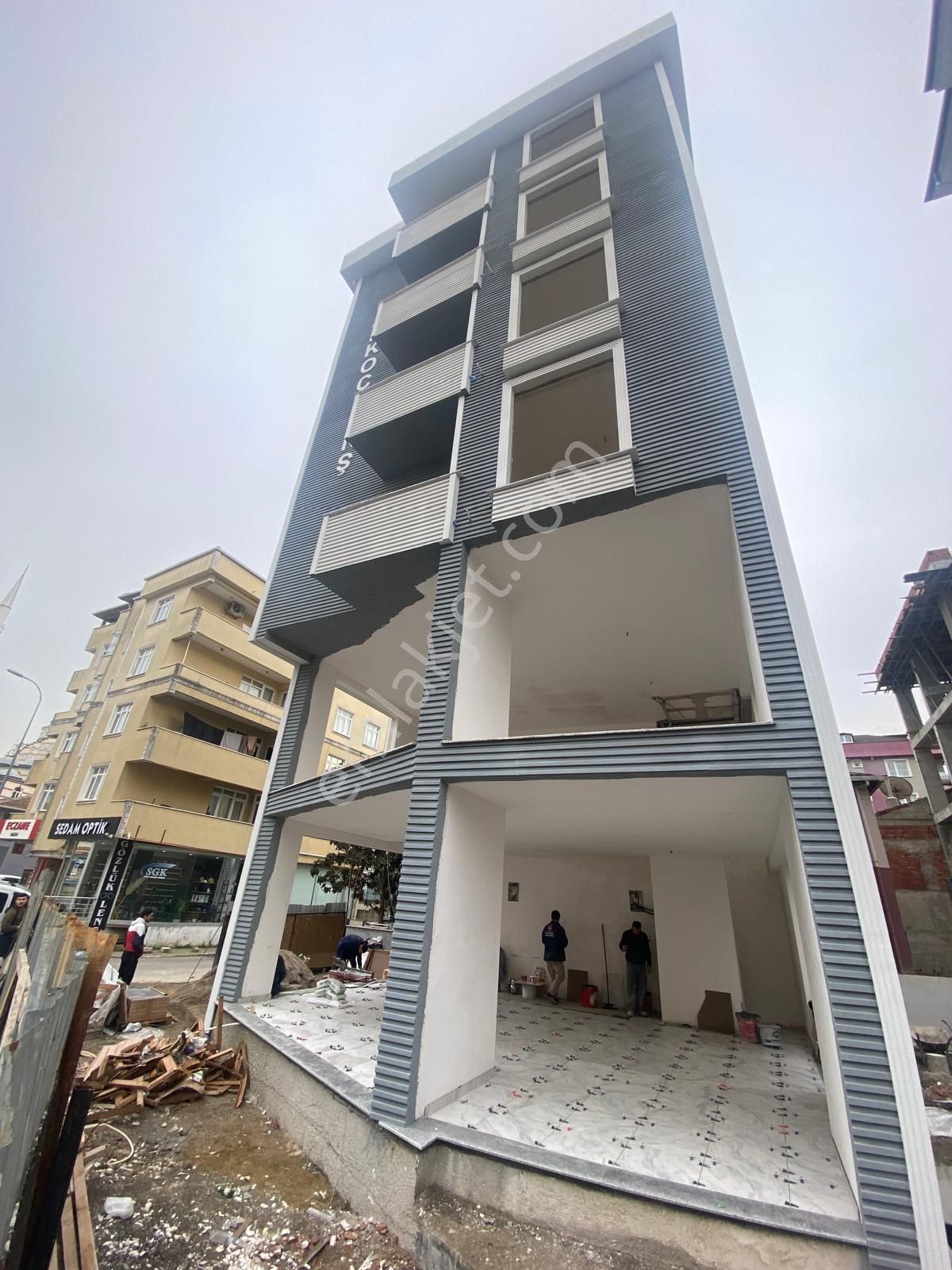 Esenyalı Ana Cadde Üzeri Köşe Başı Mükemmel Yeni Sıfır Dükkan - Görsel 2