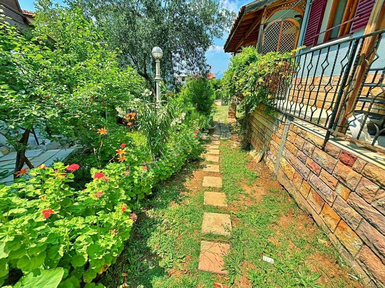 Uytundan Pelitköyde Denize 150 Metre Bahçe Kullanımlı 3+1 Villa - Görsel 6