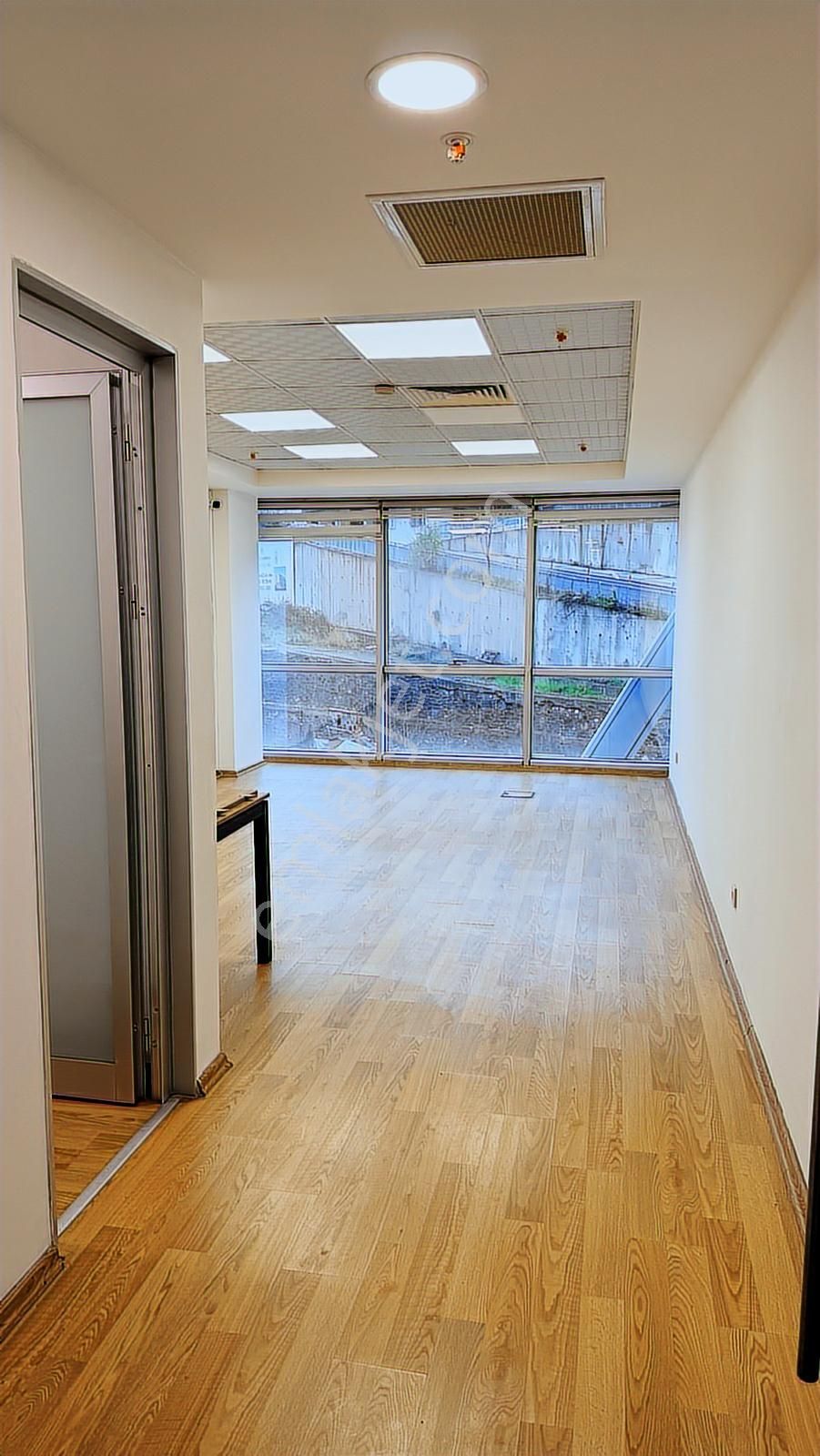 Satılık Metro Yanında Hazır Dekorasyonlu Ofis Remax Astyle - Görsel 8