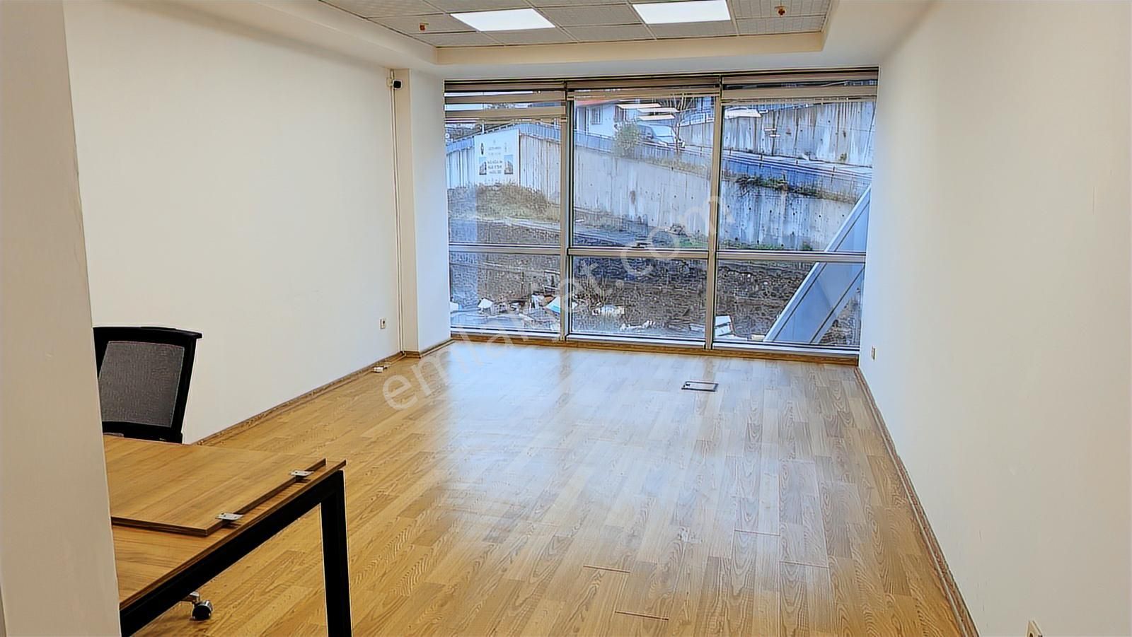 Satılık Metro Yanında Hazır Dekorasyonlu Ofis Remax Astyle