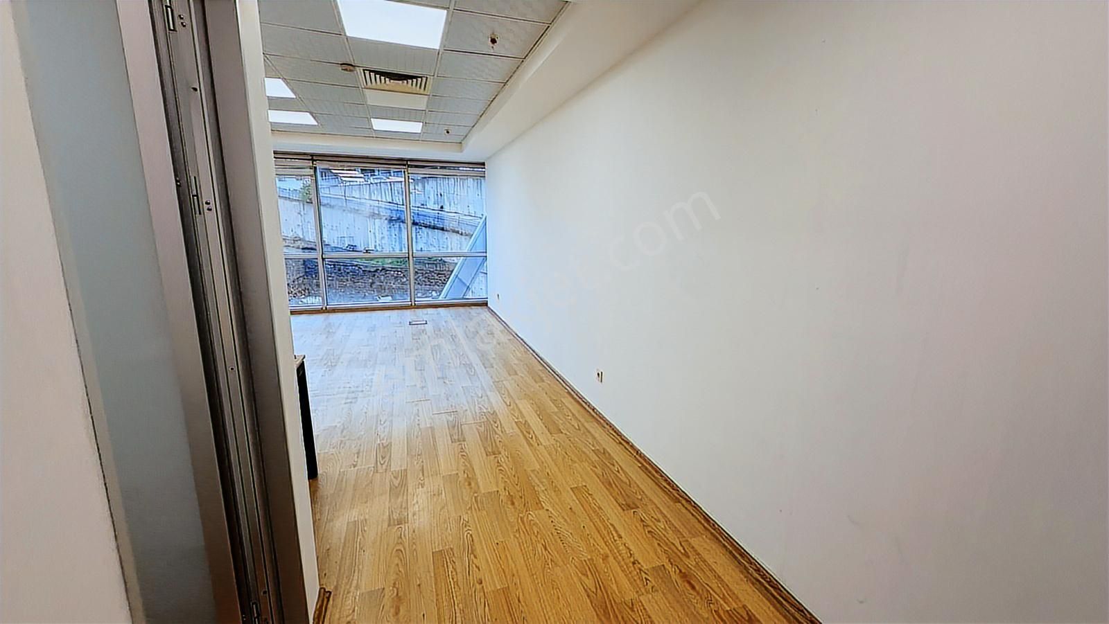 Satılık Metro Yanında Hazır Dekorasyonlu Ofis Remax Astyle - Görsel 12