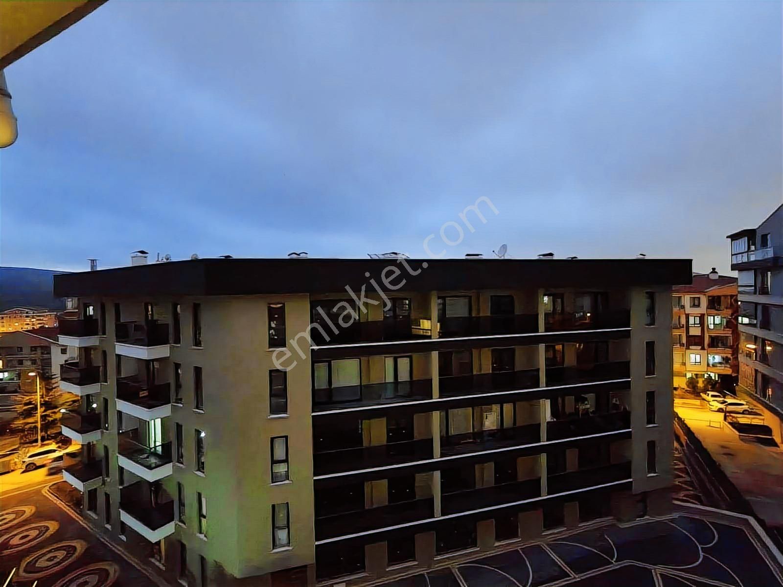 Cevizlidre/cad/2bina/katta/eşyalı/kiralık/3+1/2bny/3wc/mantolama - Görsel 9