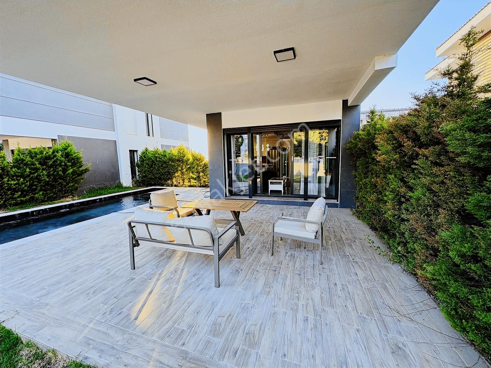 Güzelçamlı'da 7/24 Güvenlikli Tek Müstakil Havuzlu 3+1 Villa - Görsel 19