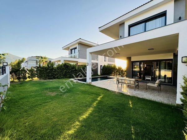 Güzelçamlı'da 7/24 Güvenlikli Tek Müstakil Havuzlu 3+1 Villa - Görsel 18