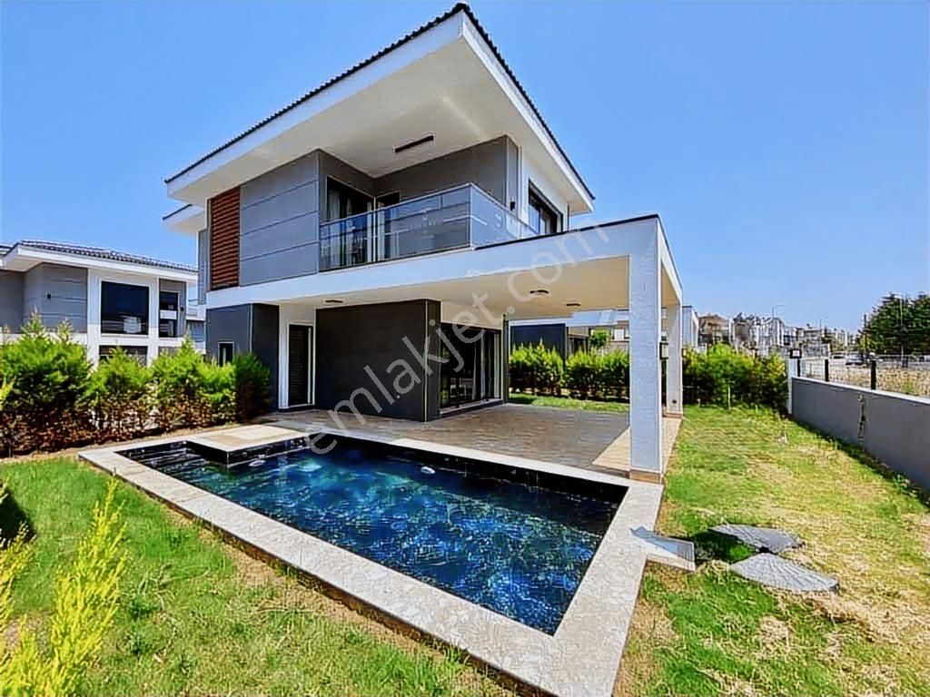 Güzelçamlı'da 7/24 Güvenlikli Tek Müstakil Havuzlu 3+1 Villa