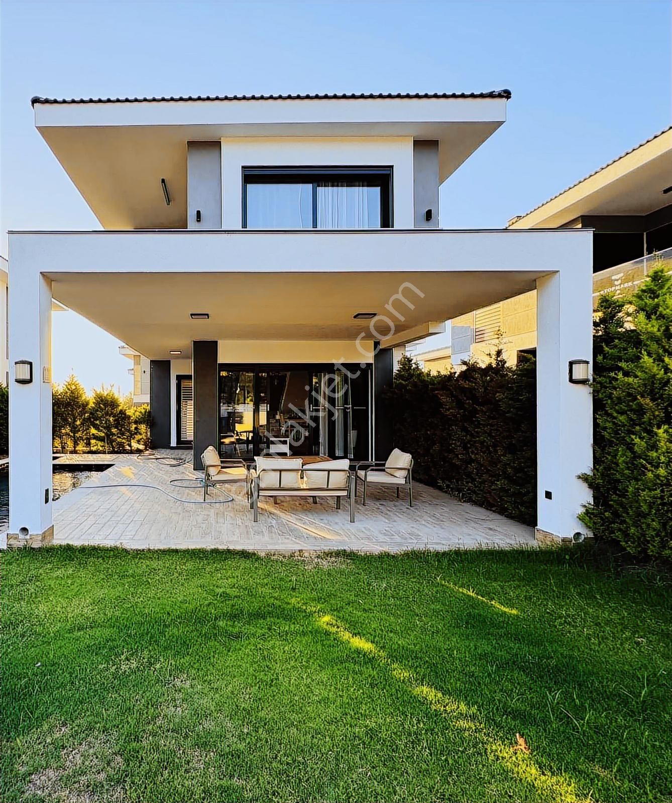 Güzelçamlı'da 7/24 Güvenlikli Tek Müstakil Havuzlu 3+1 Villa - Görsel 35