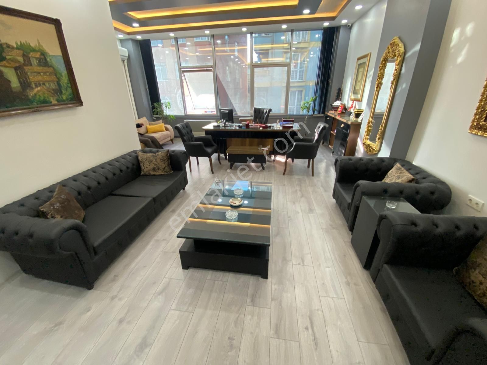 Esenyalı Merkezde Harika Konumda Köşe Ofis Katları Yerinzi Alın