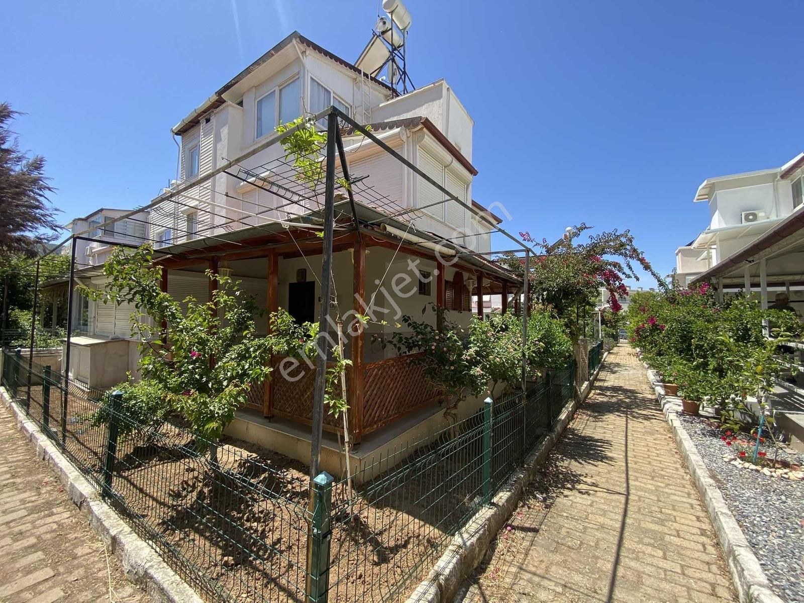 Denize 150m Mesafede Bahçeli Yazlık