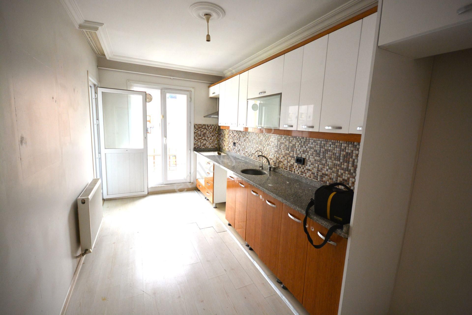 Kiralık Daire 3+1 Ara Kat 120 M2 İskanlı Konumu Güzel Güney Cephe - Görsel 2