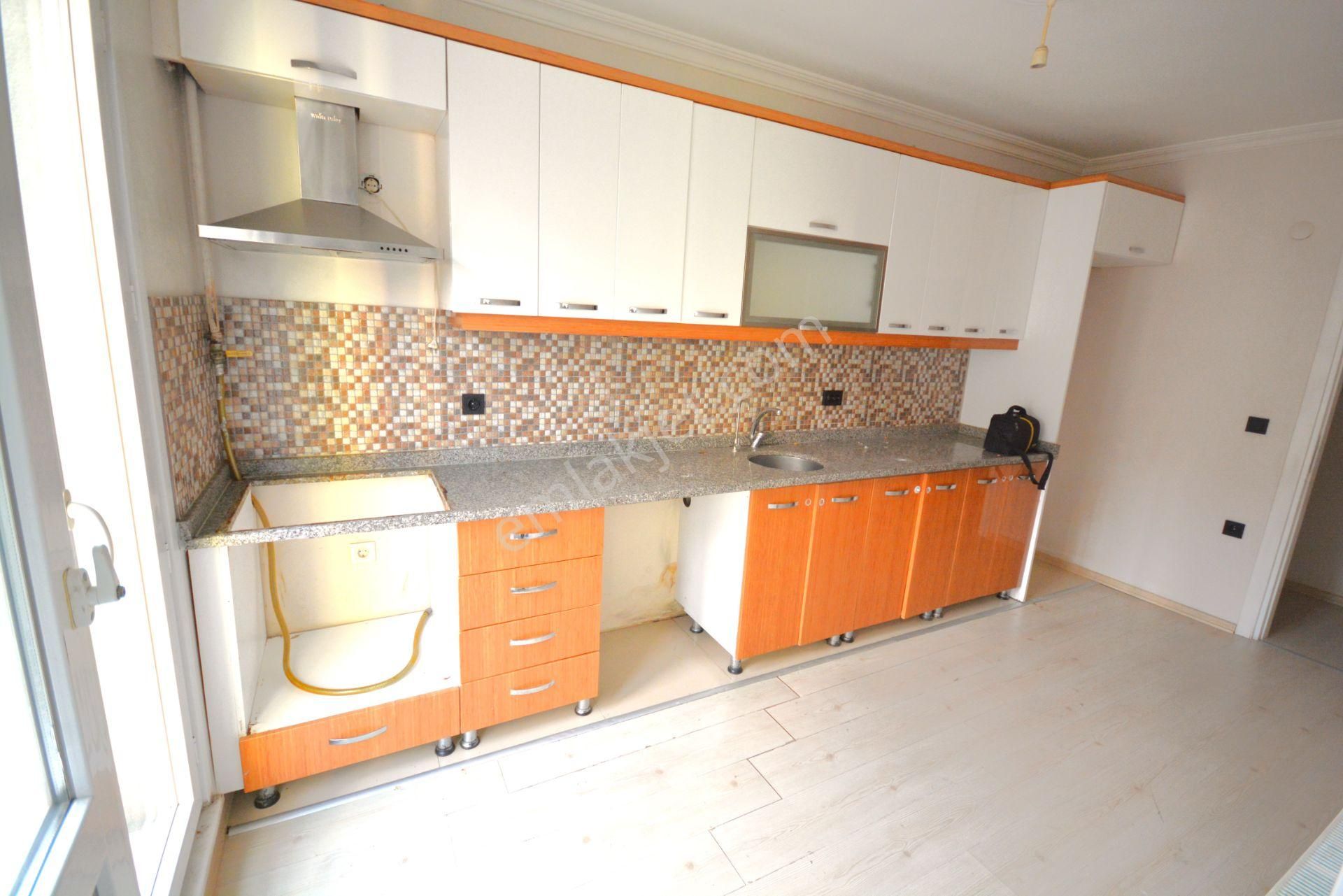 Kiralık Daire 3+1 Ara Kat 120 M2 İskanlı Konumu Güzel Güney Cephe