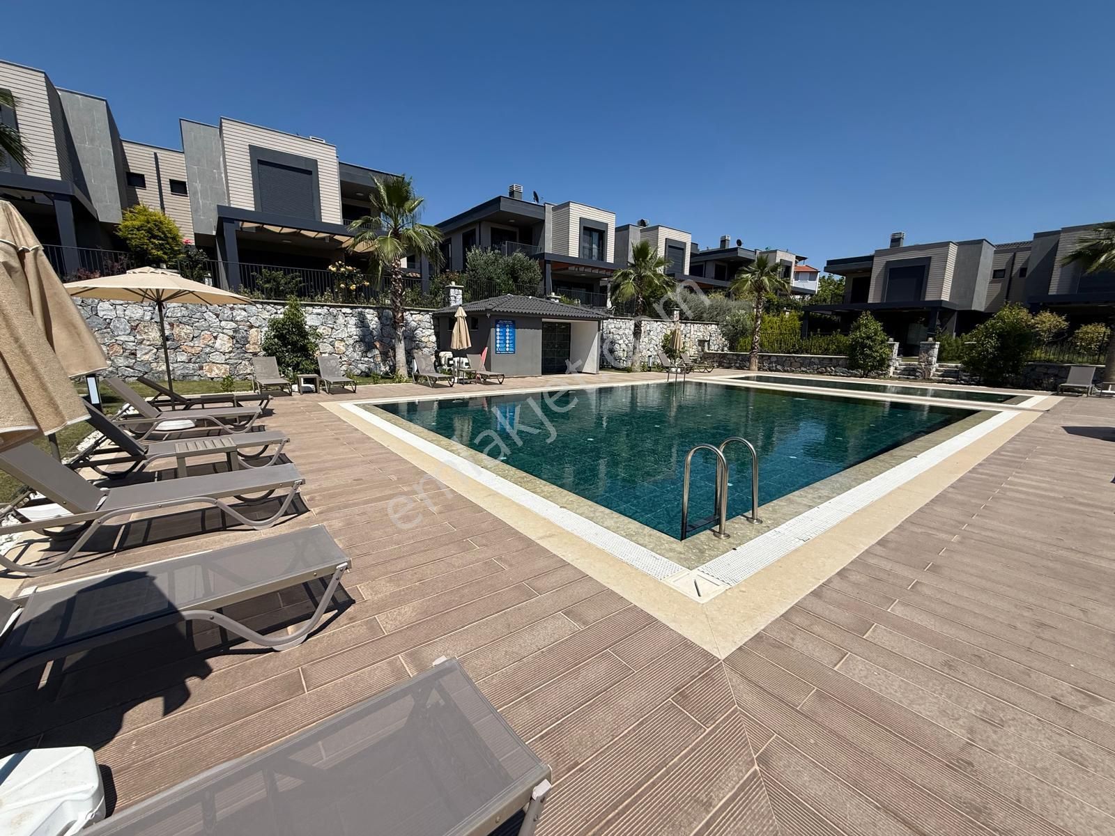 Havuzlu Site - Full Eşya - Alt Katta Oda - 4+1 Villa - Görsel 11