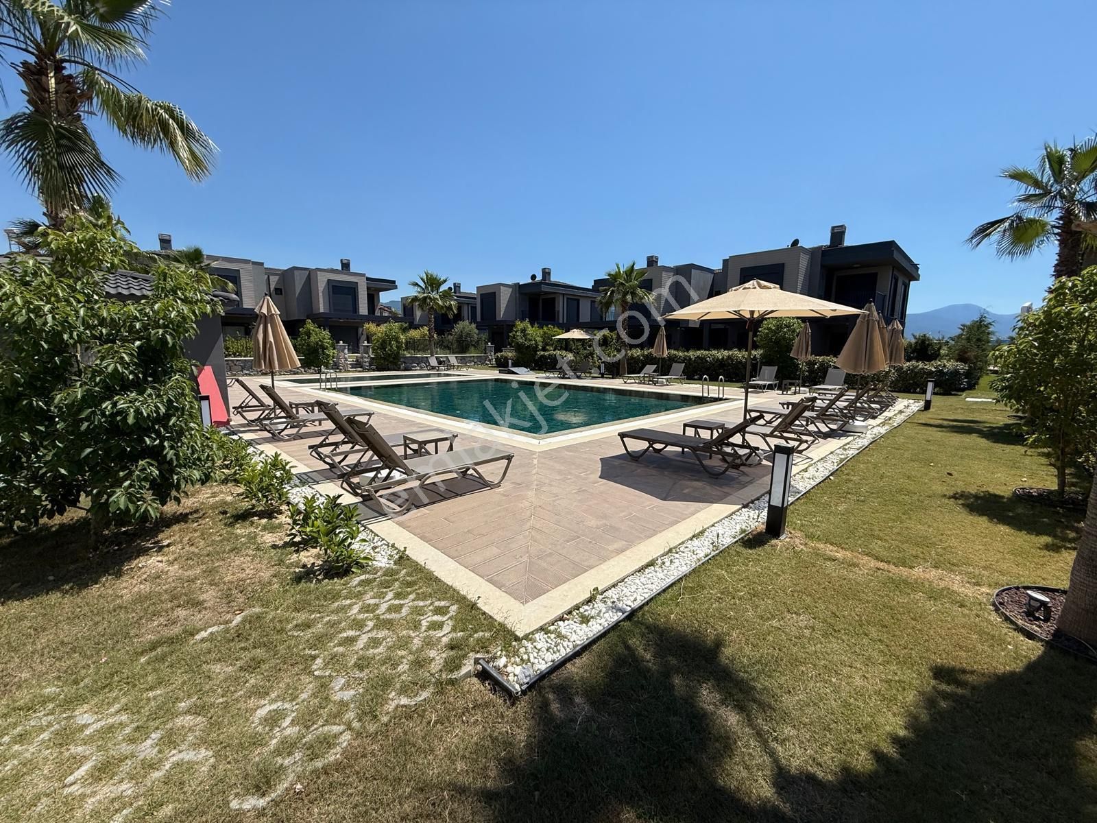 Havuzlu Site - Full Eşya - Alt Katta Oda - 4+1 Villa - Görsel 10