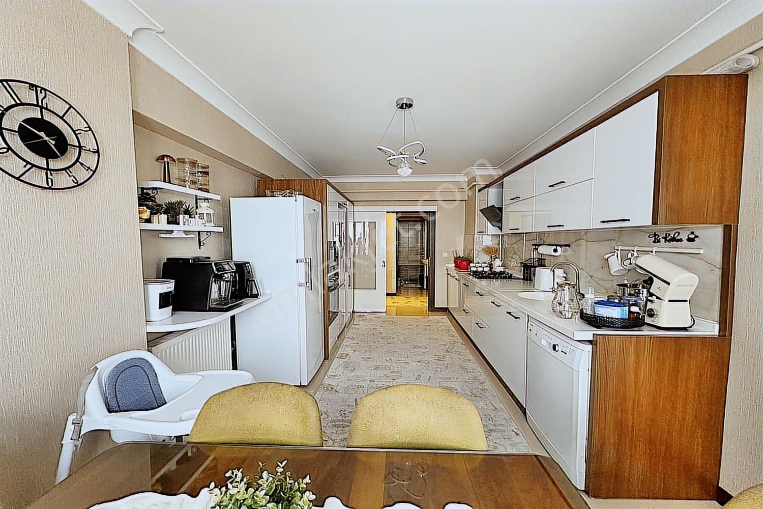 Karakaya Şık Tasarım & Prestijli Yapısı İle Lüks Sitede 3+1 Dair