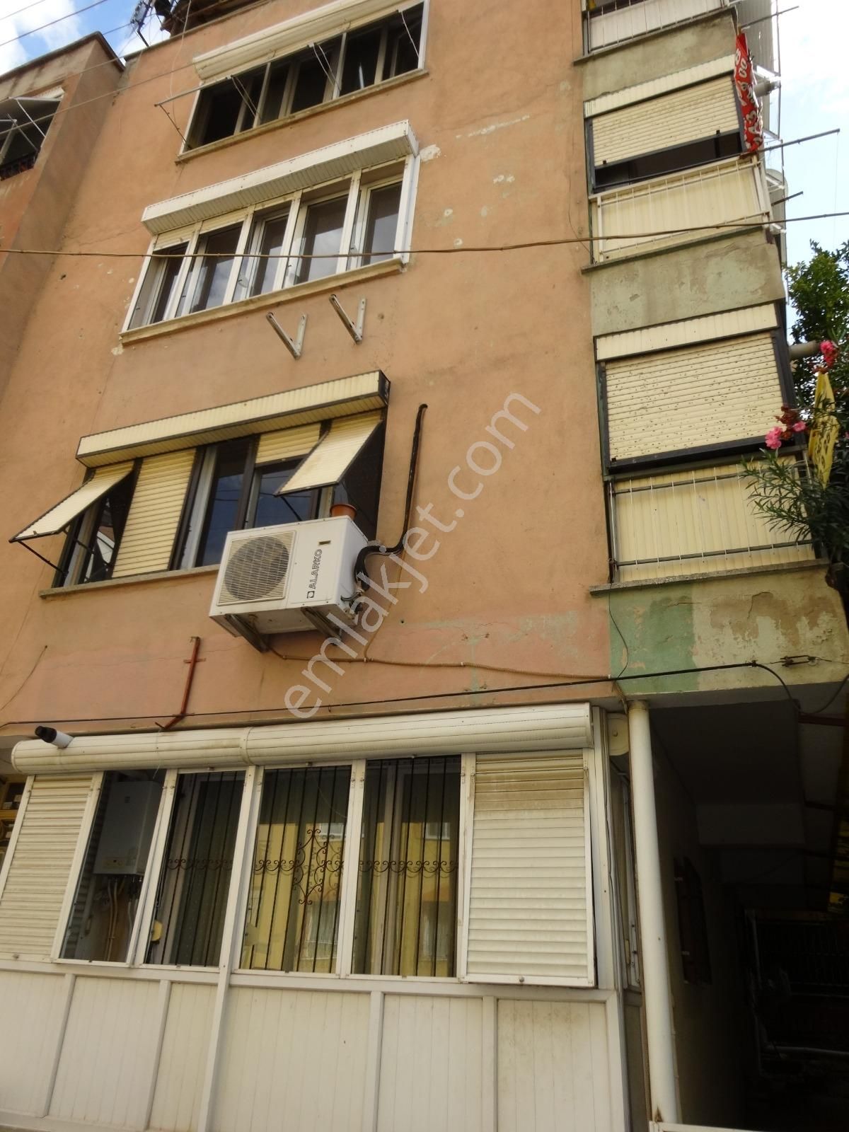 Bahçelievler Karafatma Parkına Yakın 2+1 Satılık Arakat Daire - Görsel 24